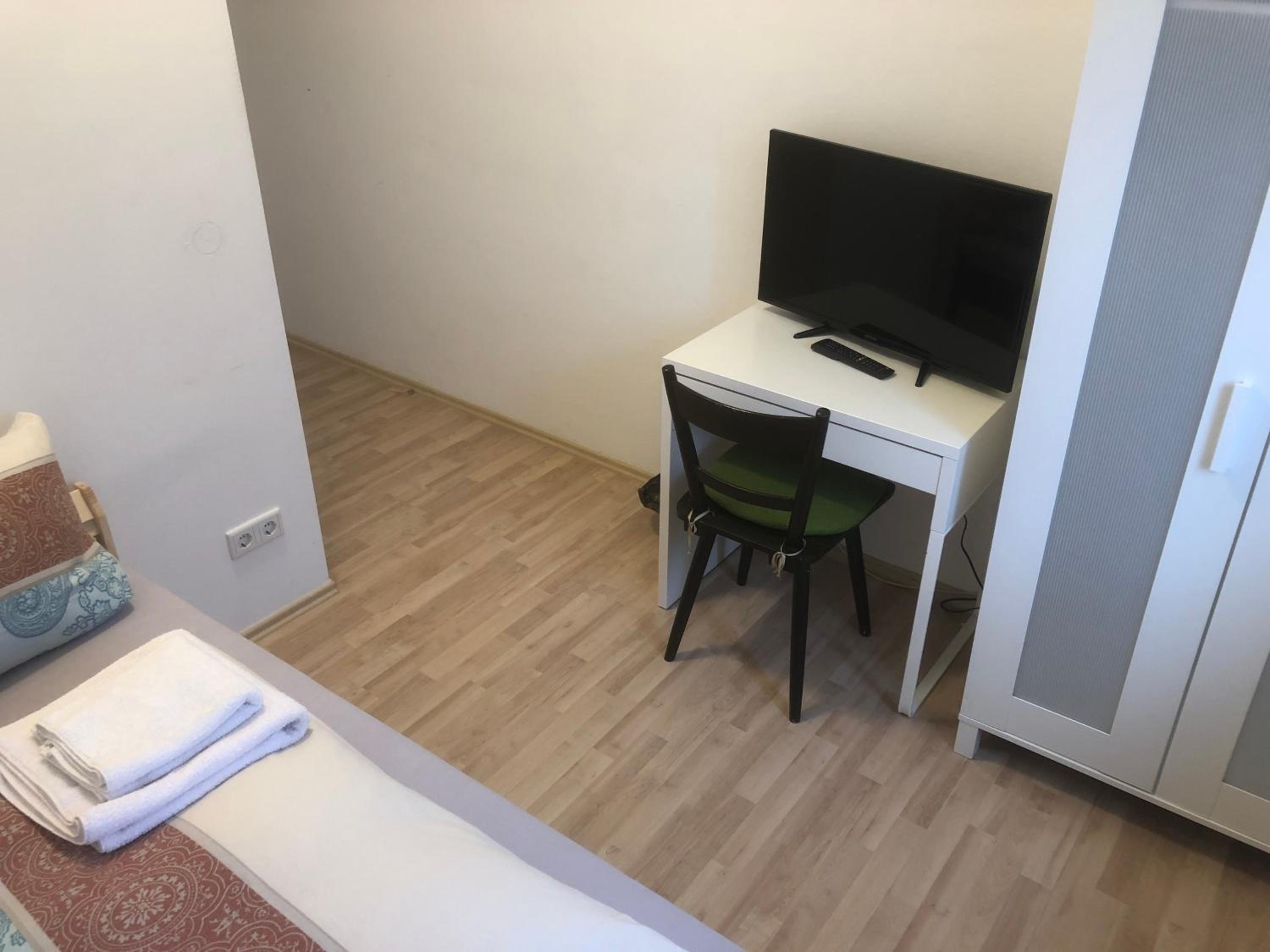 Single Room With Private Bathroom photo 3