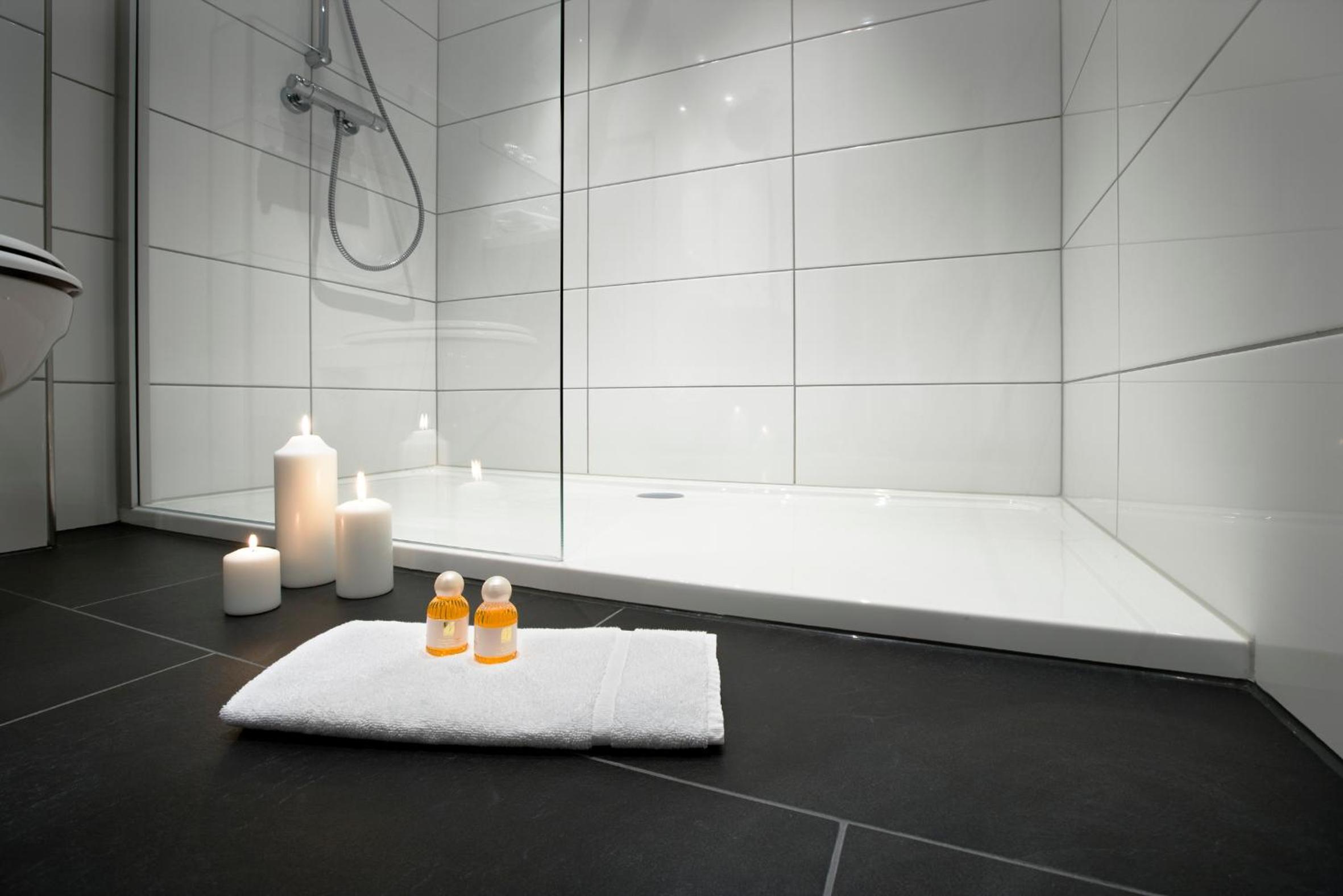 Large Double Room - Photo 6