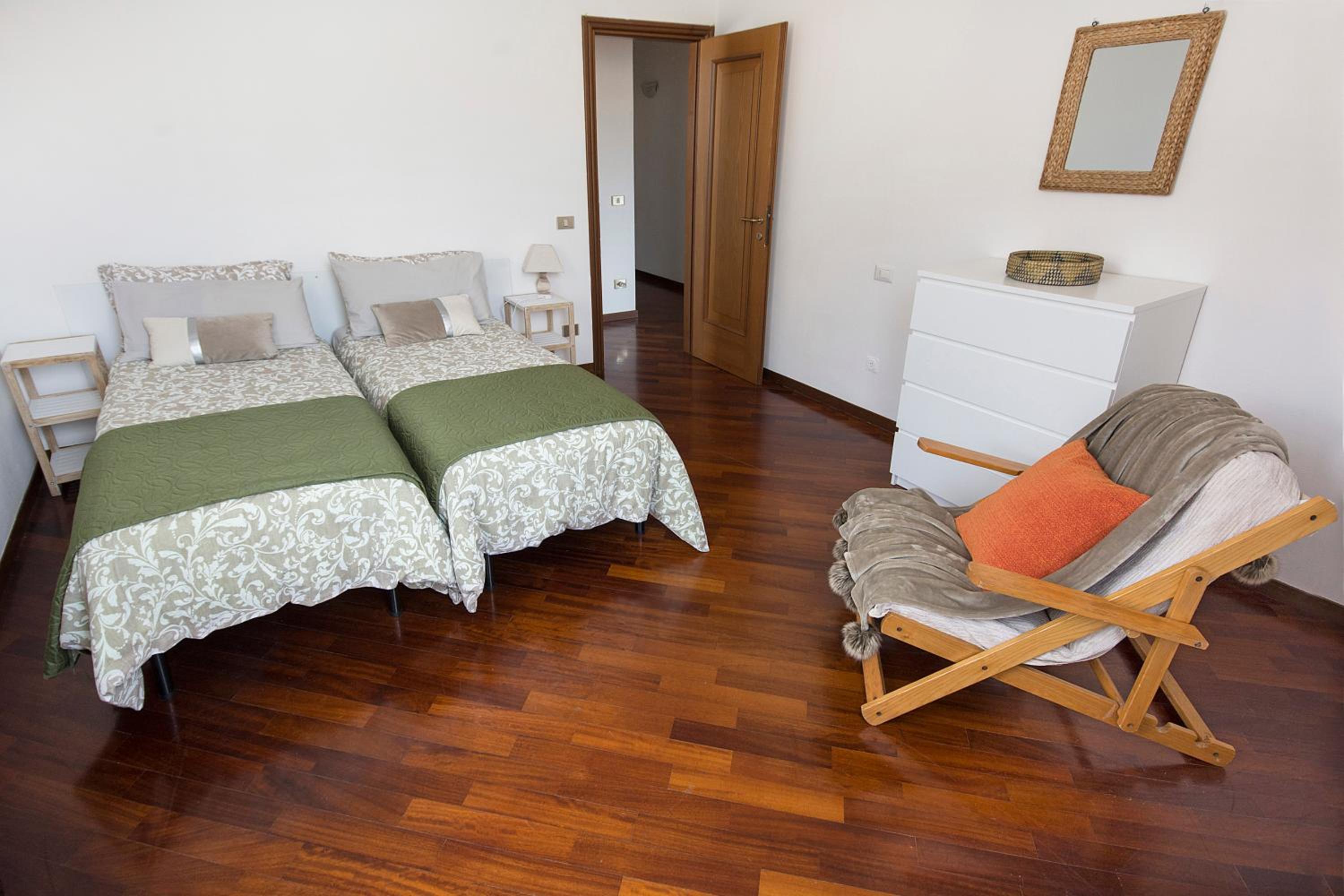 Three-Bedroom Apartment with Lake View photo 2