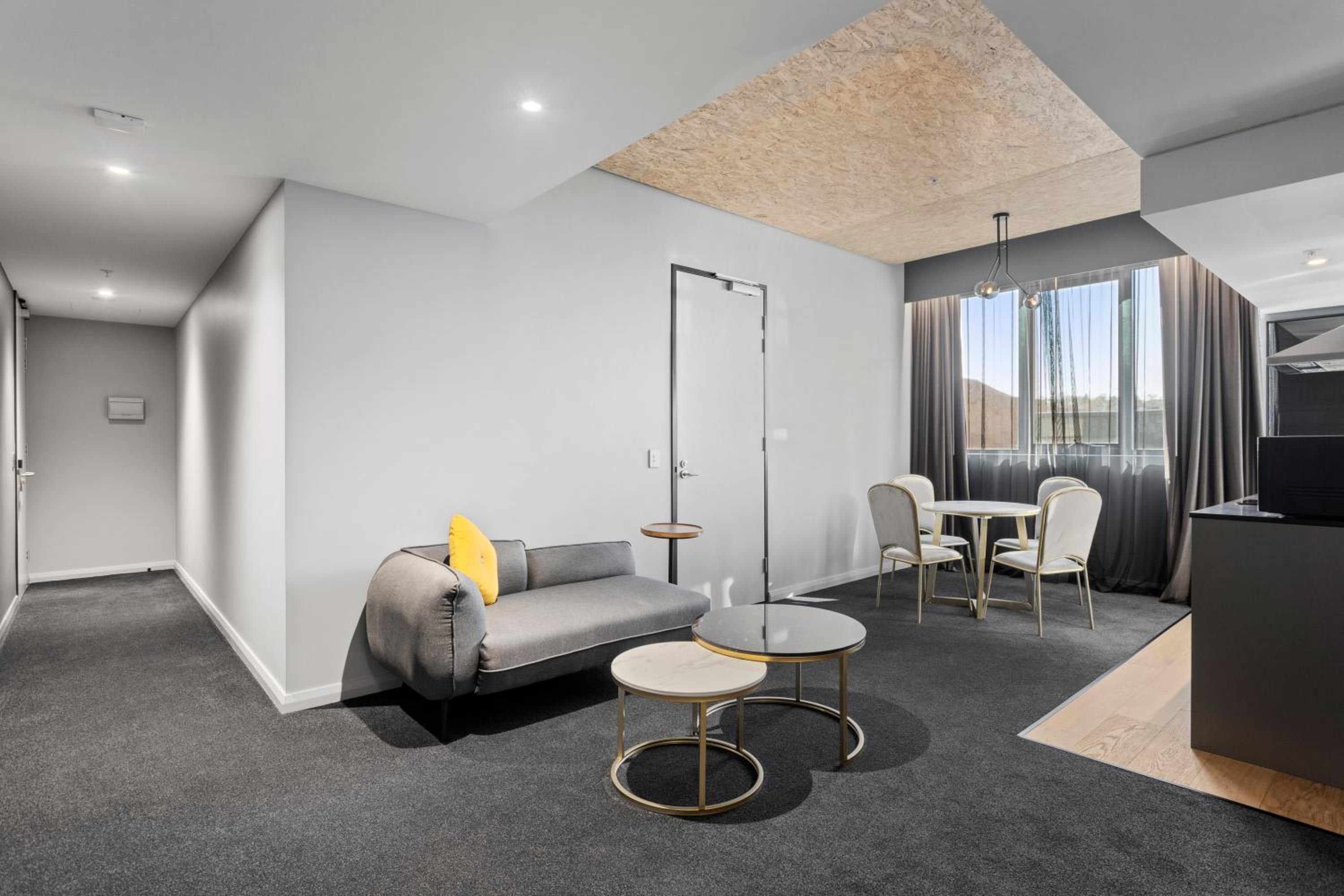 One-Bedroom Apartment - Photo 2