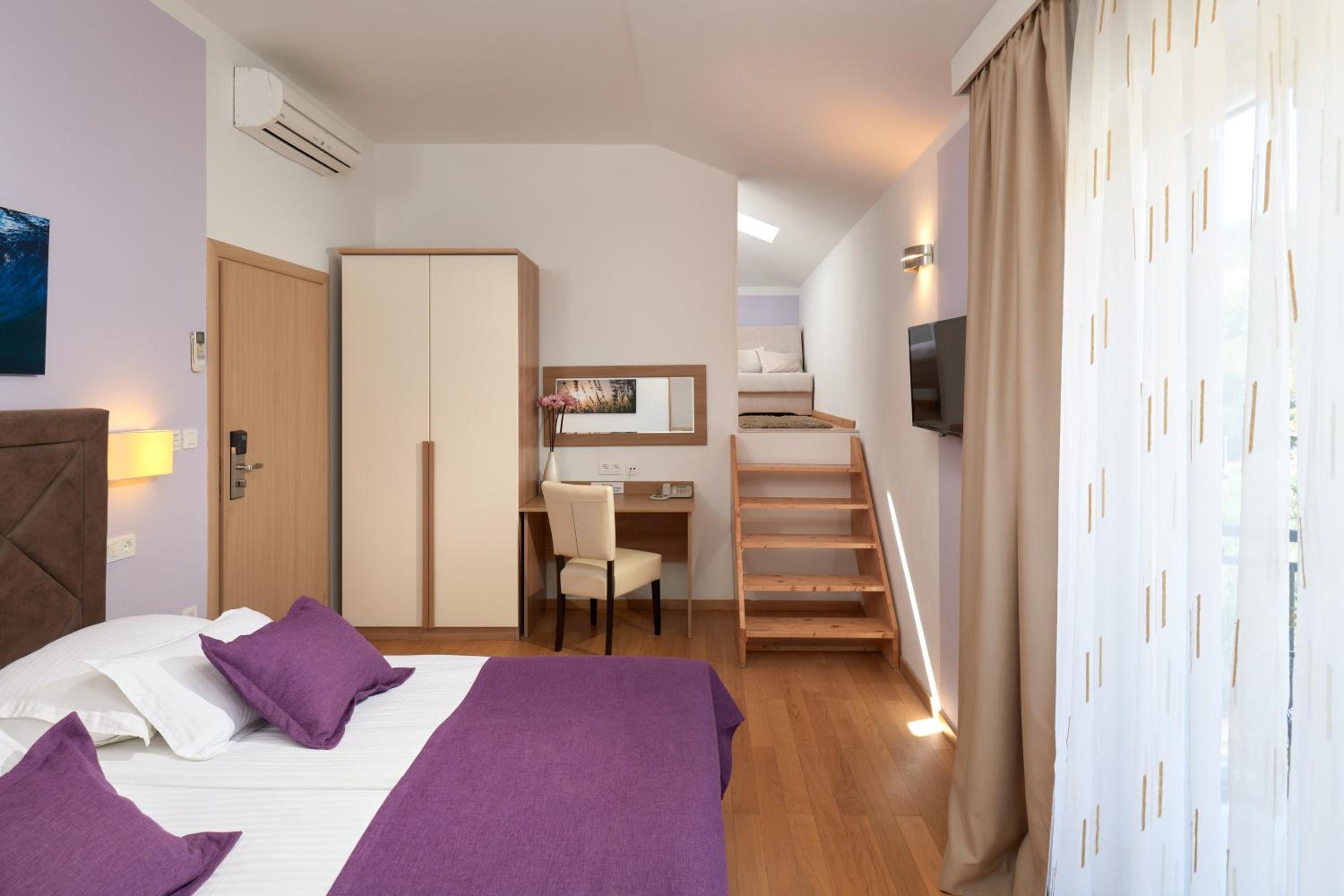 Double Room with Pool View - Photo 1