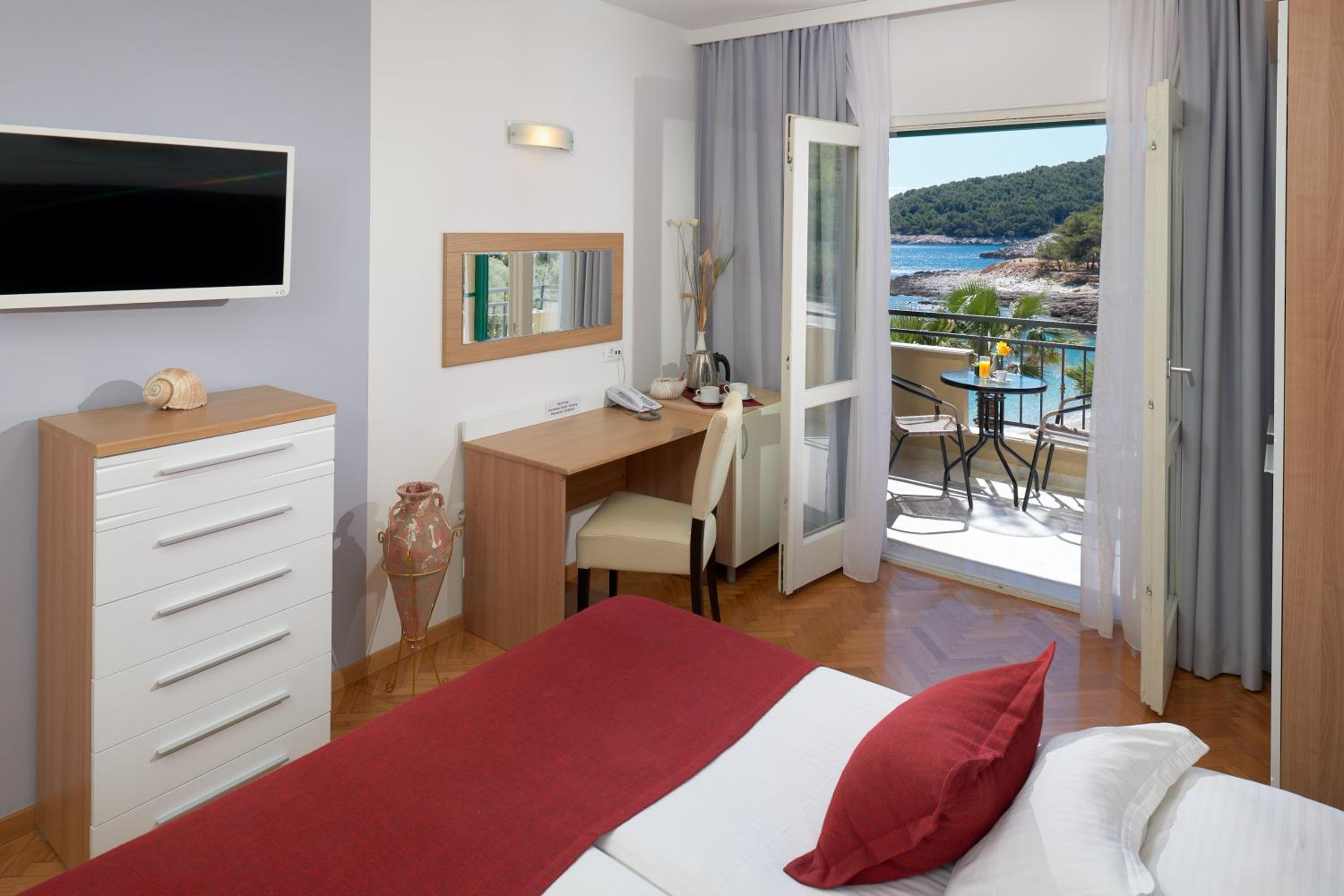 Double Room with Balcony and Sea View photo 3