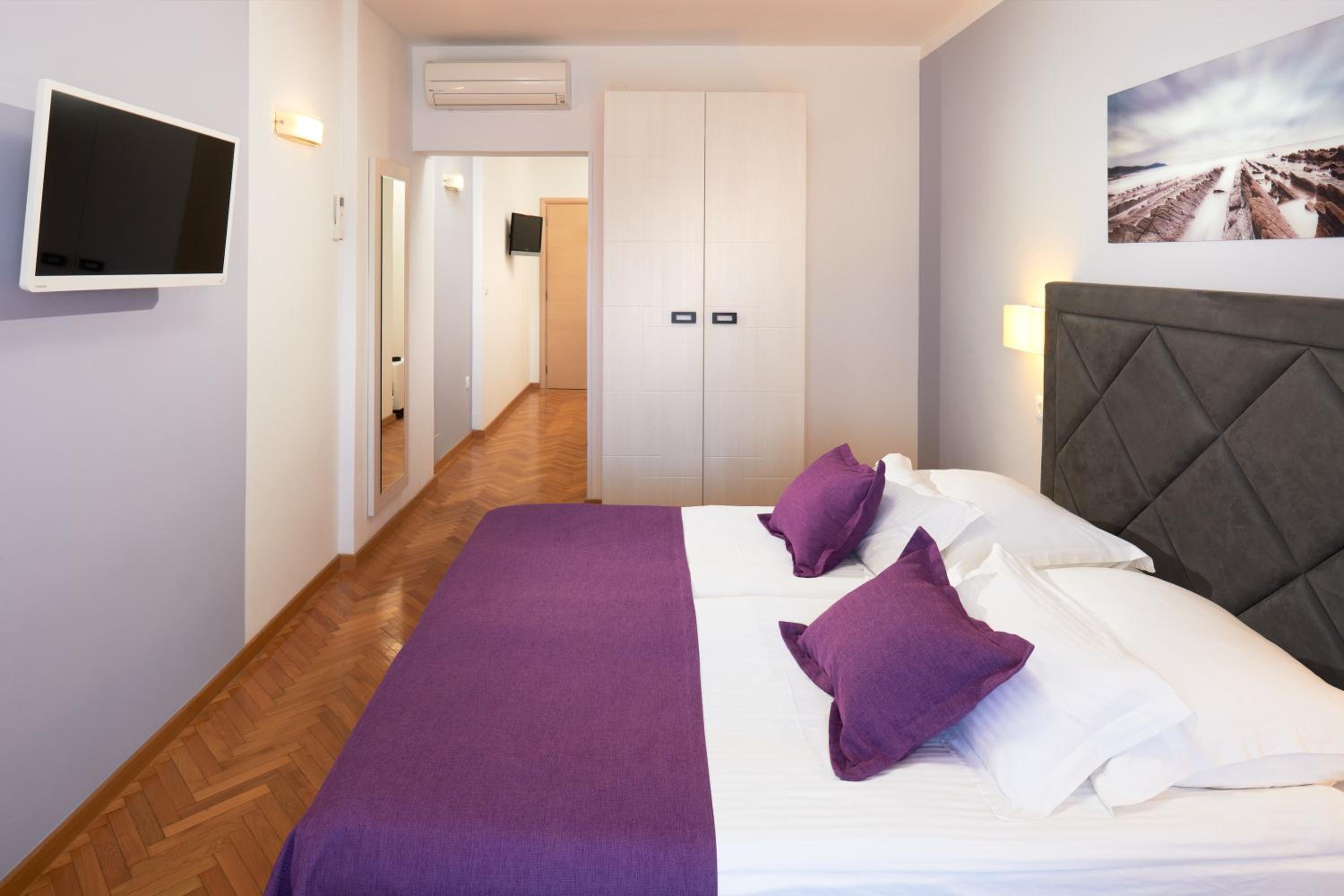 Deluxe Double Room with Balcony and Sea View - Photo 7