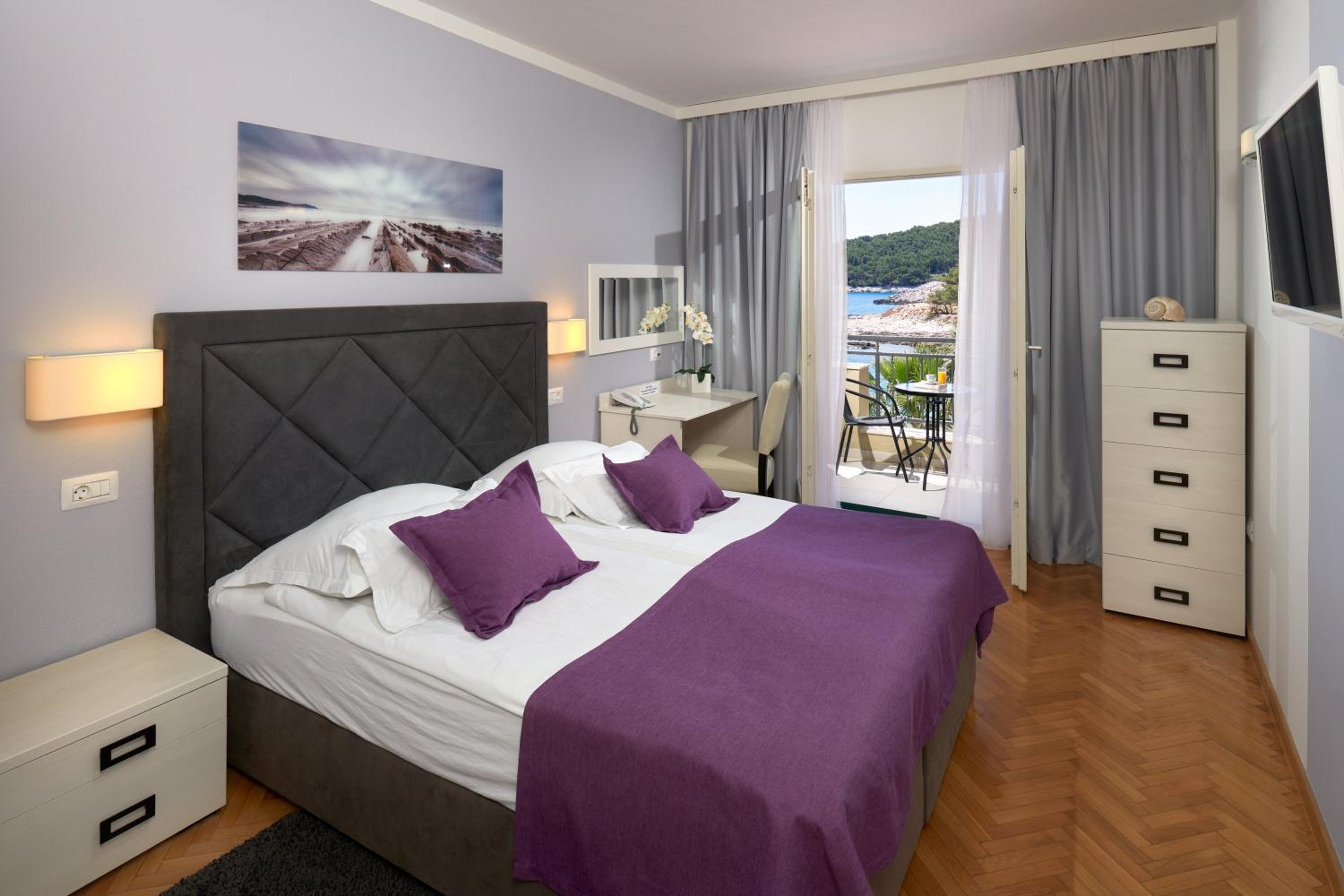 Deluxe Double Room with Balcony and Sea View - Photo 1