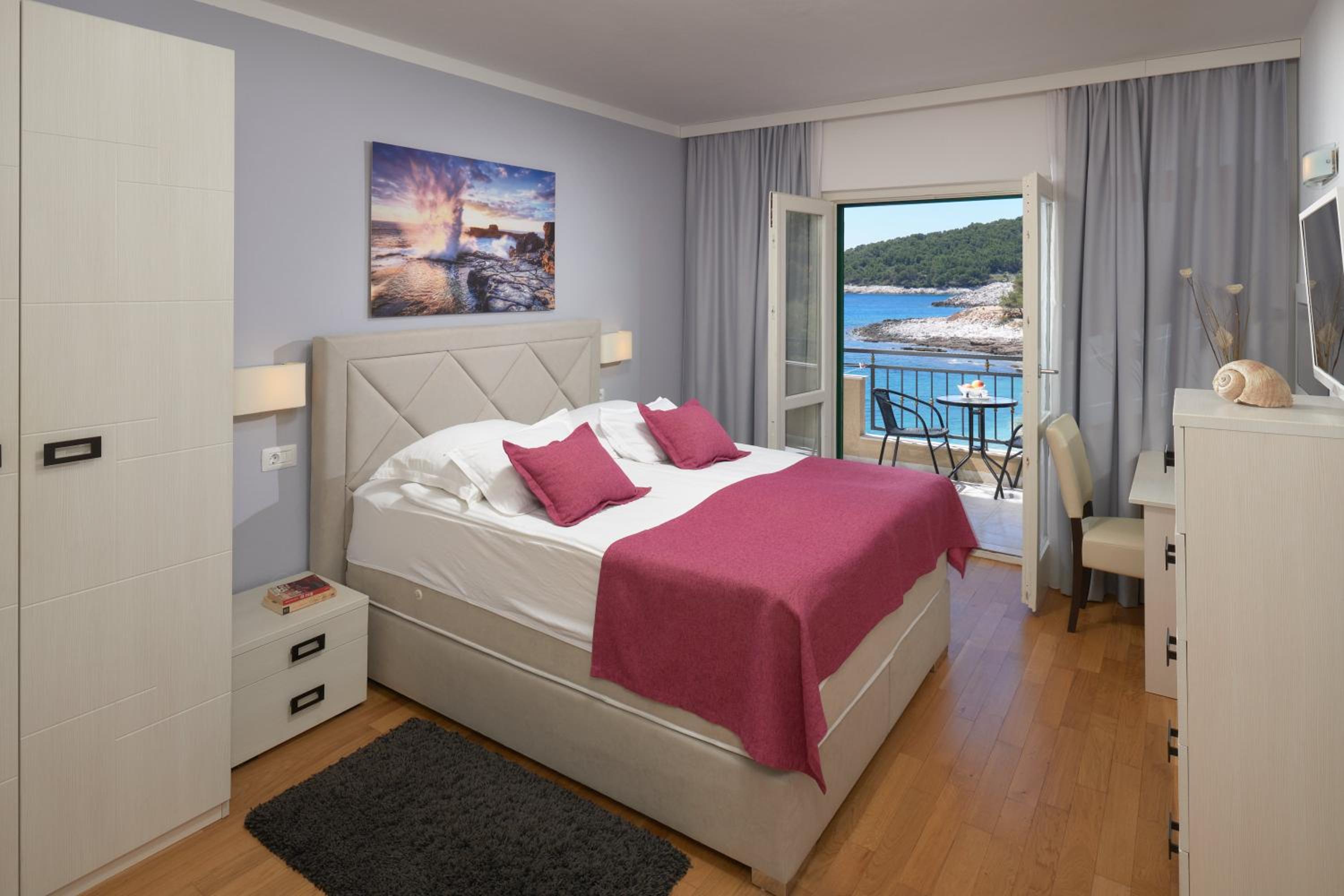 Suite with Balcony and Sea View - Photo 1