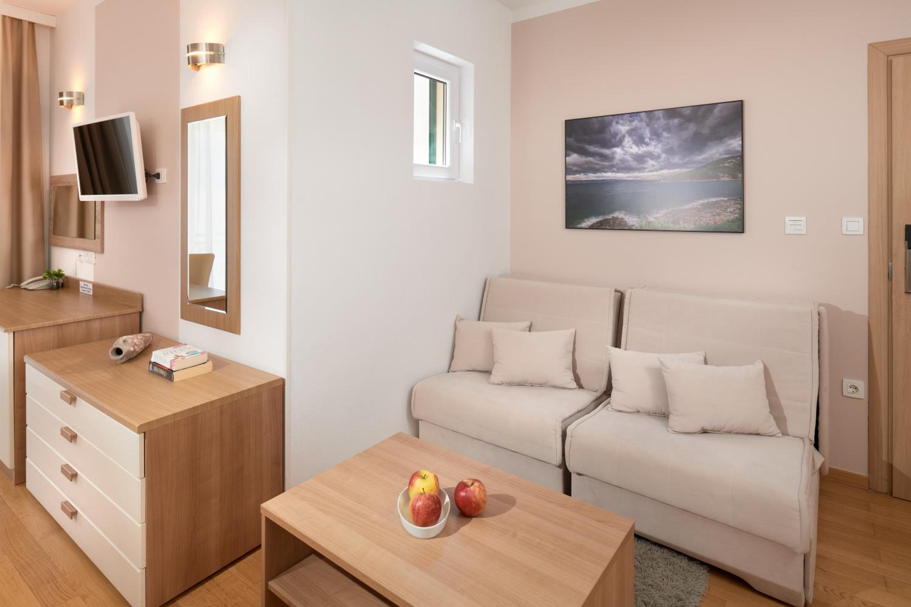 Comfort Double Room with Balcony and Garden View - Photo 6