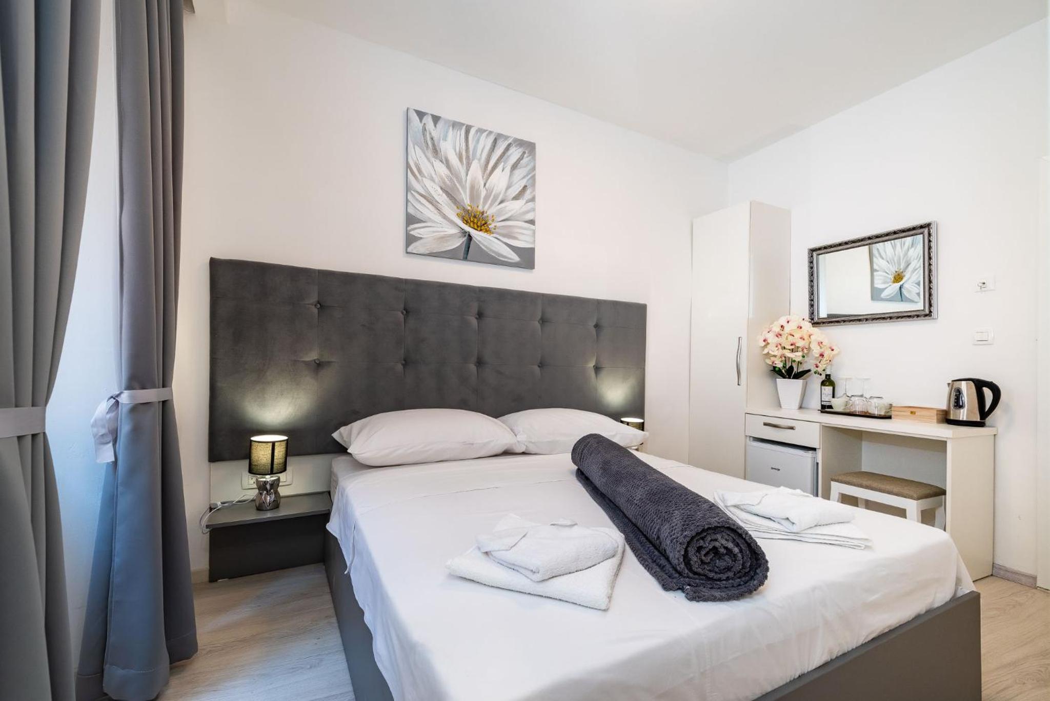 Deluxe Queen Room