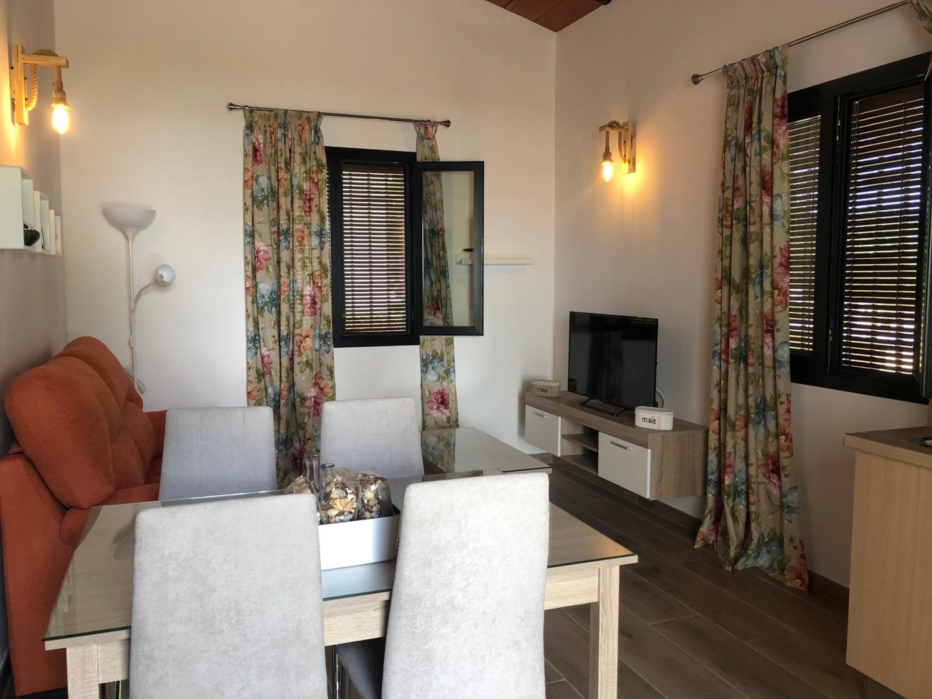 Two-Bedroom Bungalow - Photo 8
