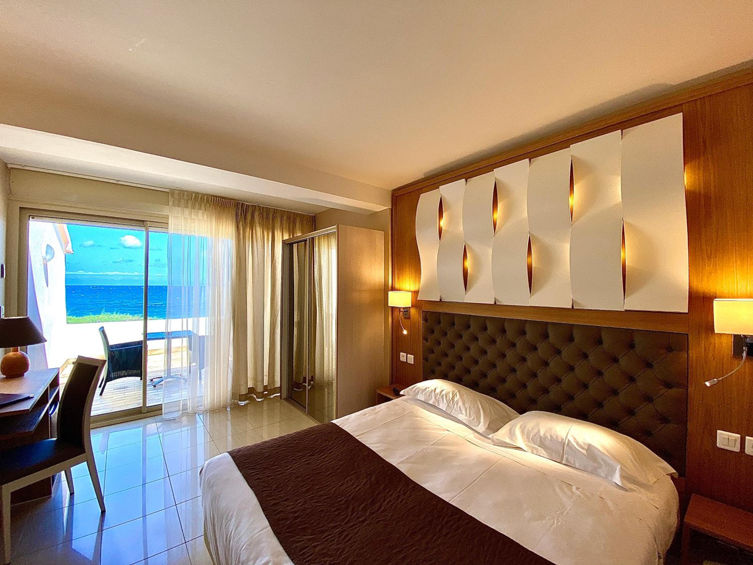 Superior Double Room with Sea View - First Floor photo 2