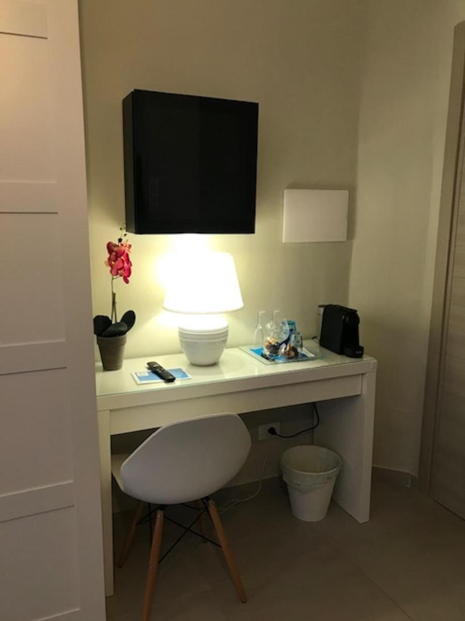 Standard Double or Twin Room - Photo 4