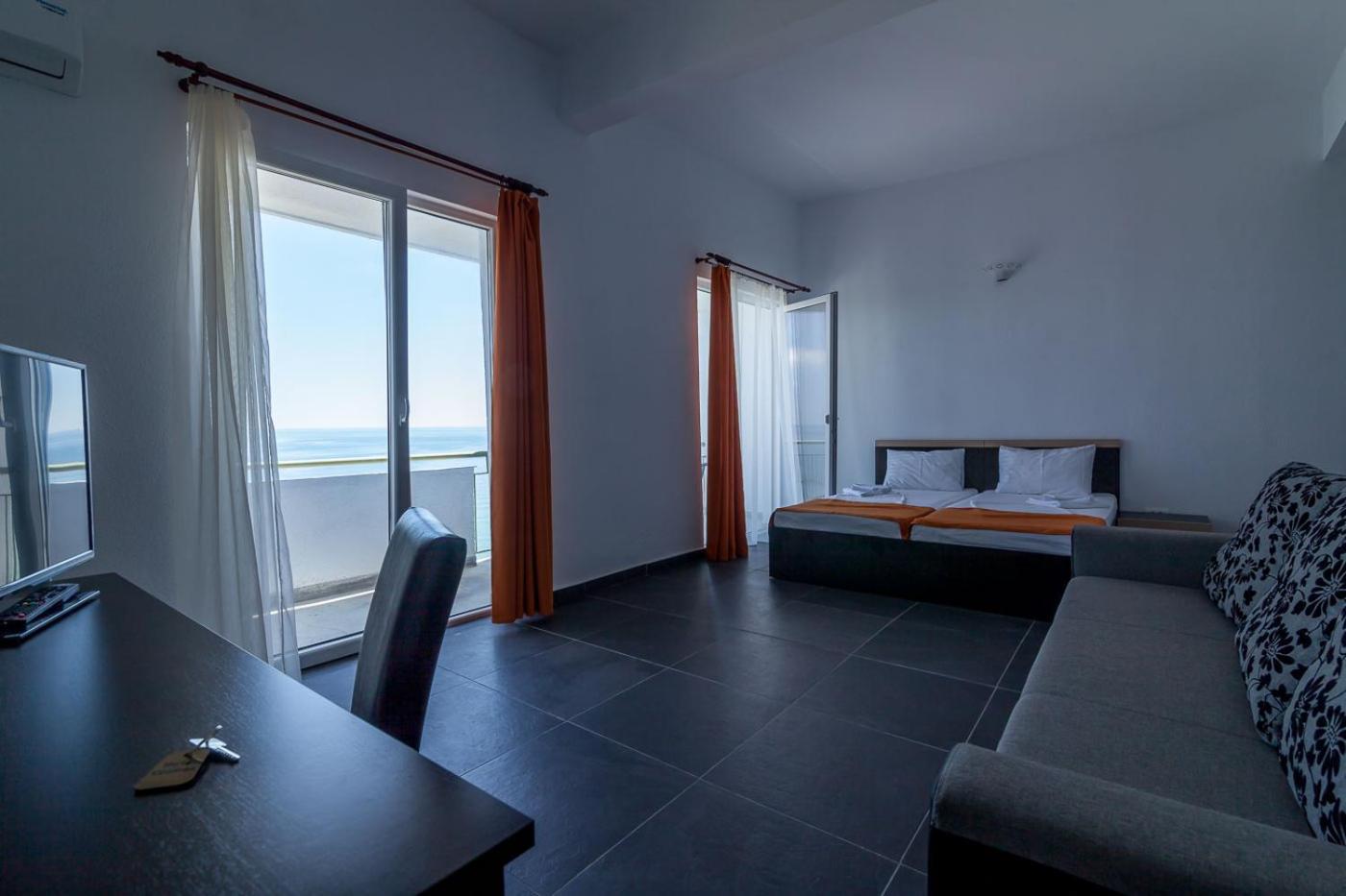 Superior Twin Room with Sea View - Photo 14