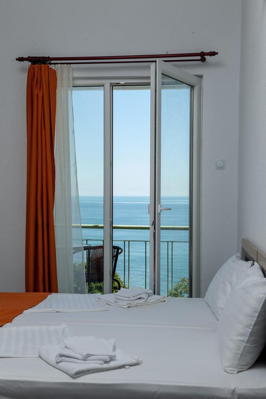 Superior Twin Room with Sea View - Photo 12