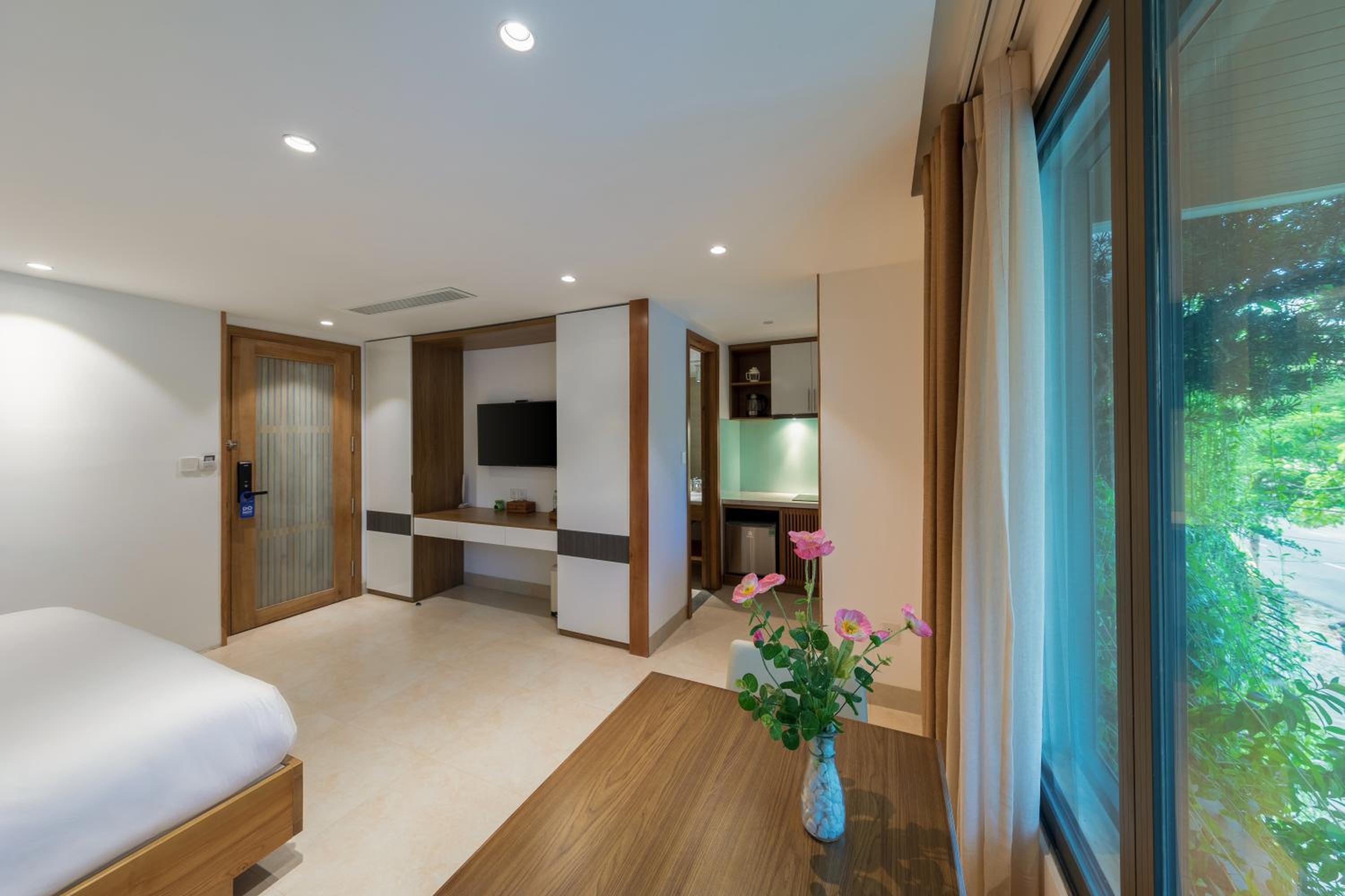 Standard Studio with Street view - No balcony