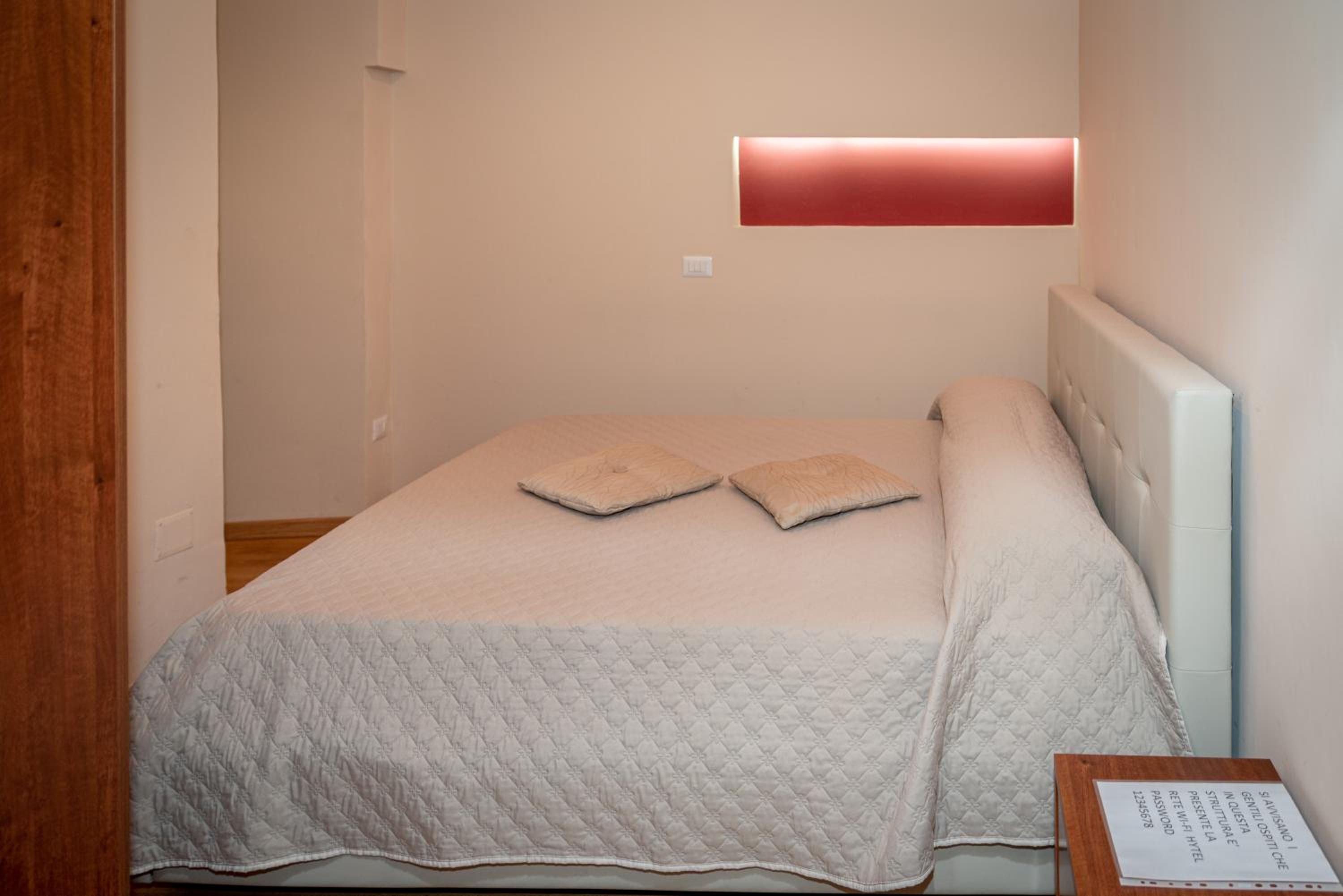 Double Room with Private Bathroom photo 1
