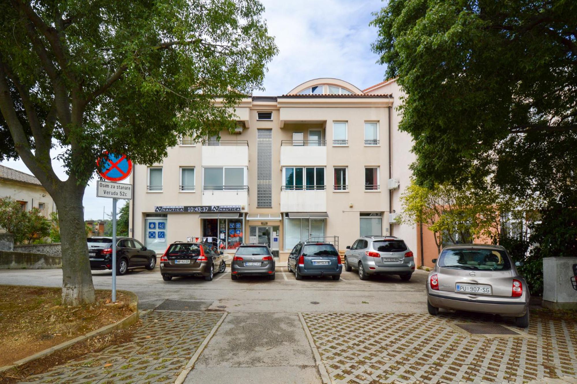 Apartment - Photo 2