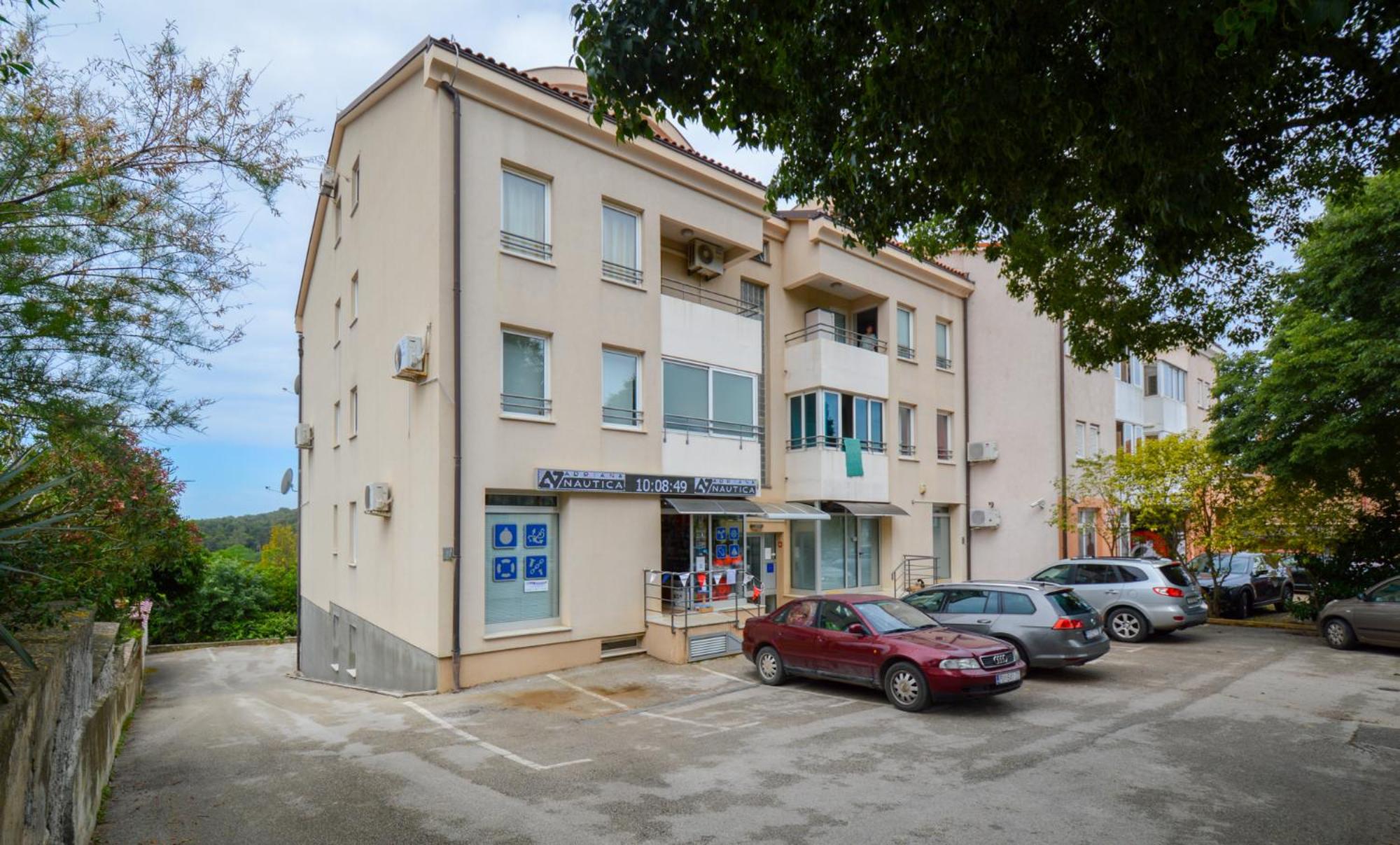 Apartment - Photo 3