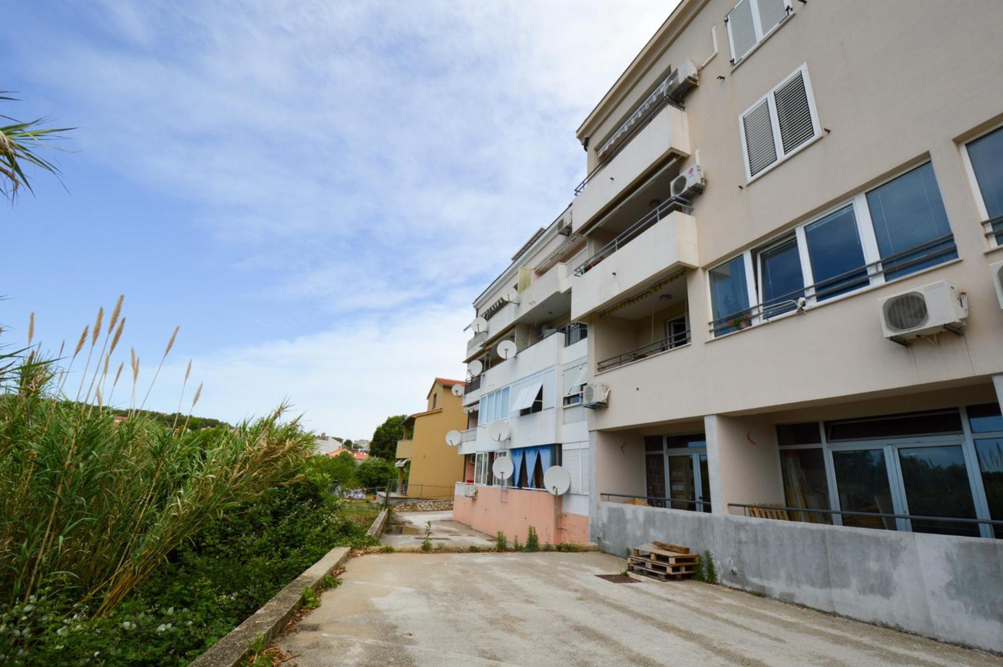 Apartment - Photo 11