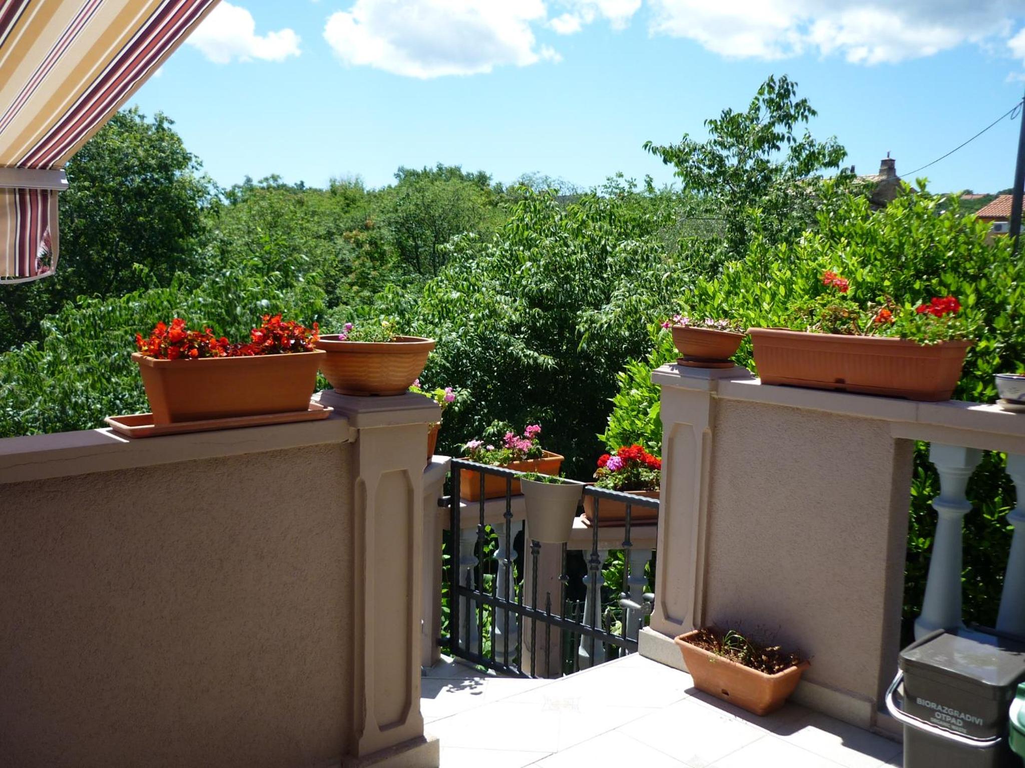 Apartment - Split Level - Photo 8