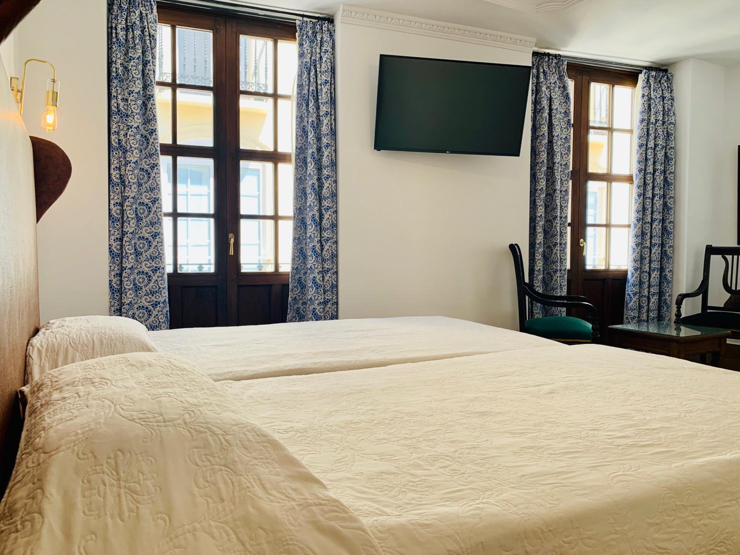 Habitación Doble o Twin Deluxe con Vista a la Ciudad