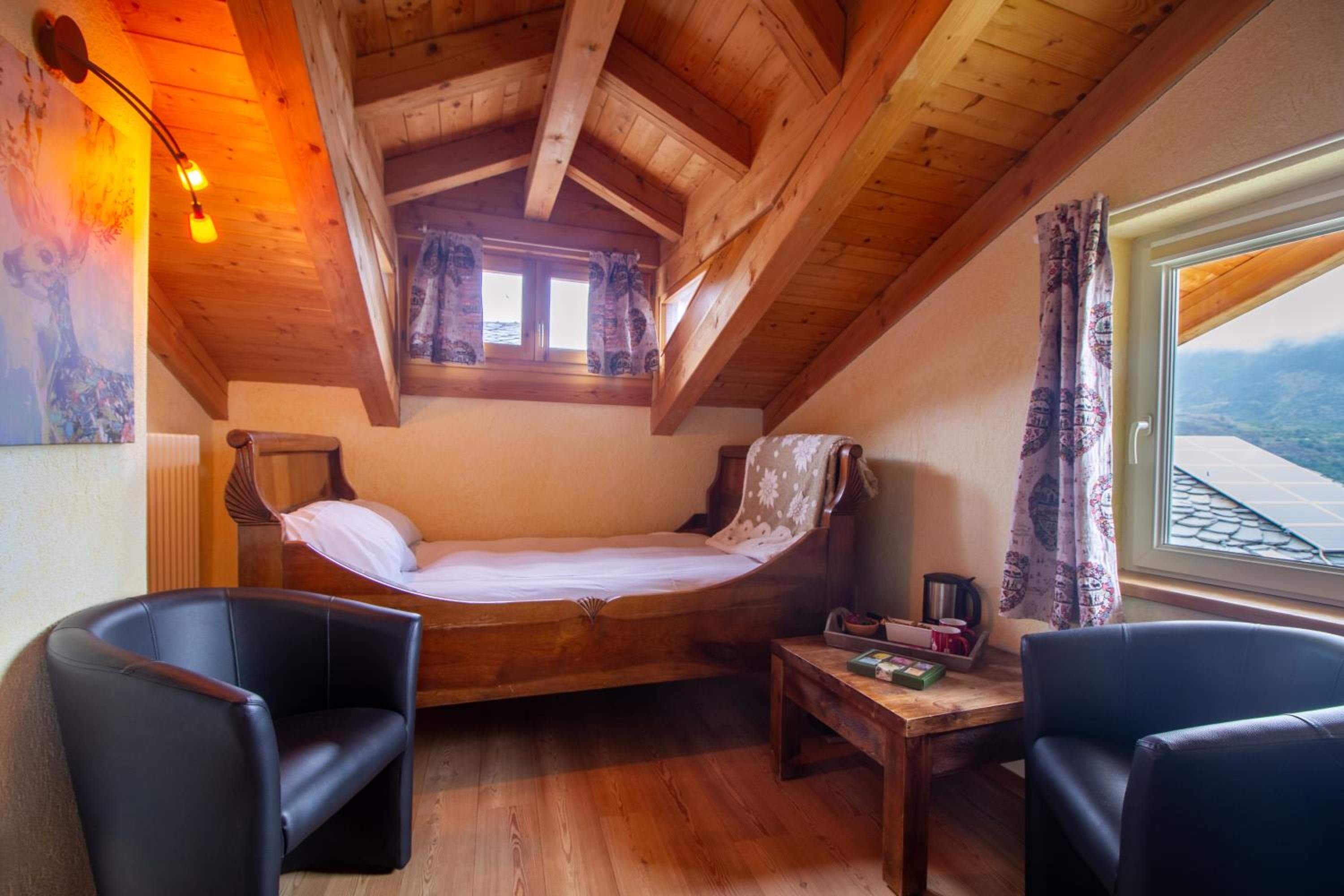 Deluxe Double Room (2 Adults + 1 Child) photo 1
