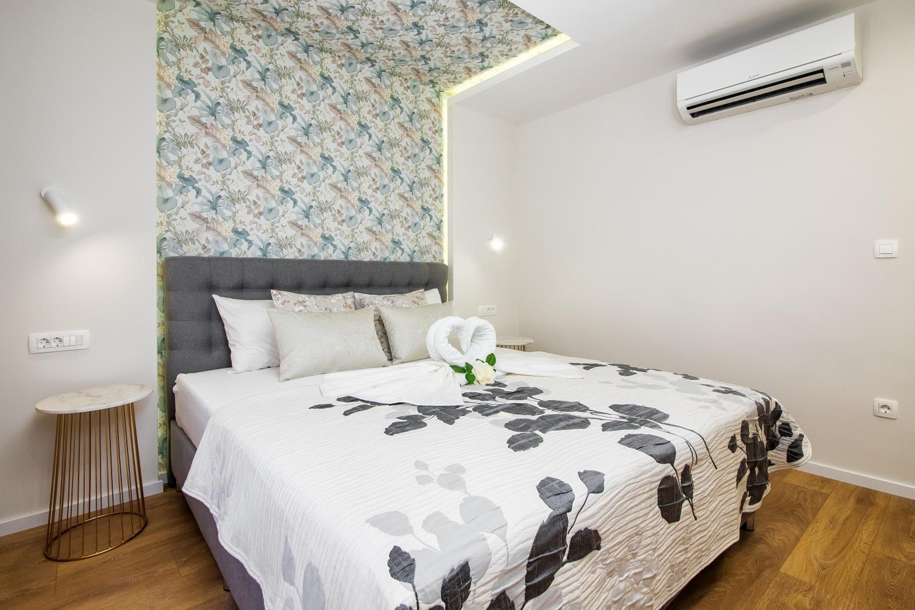 Studio Apartment photo 1