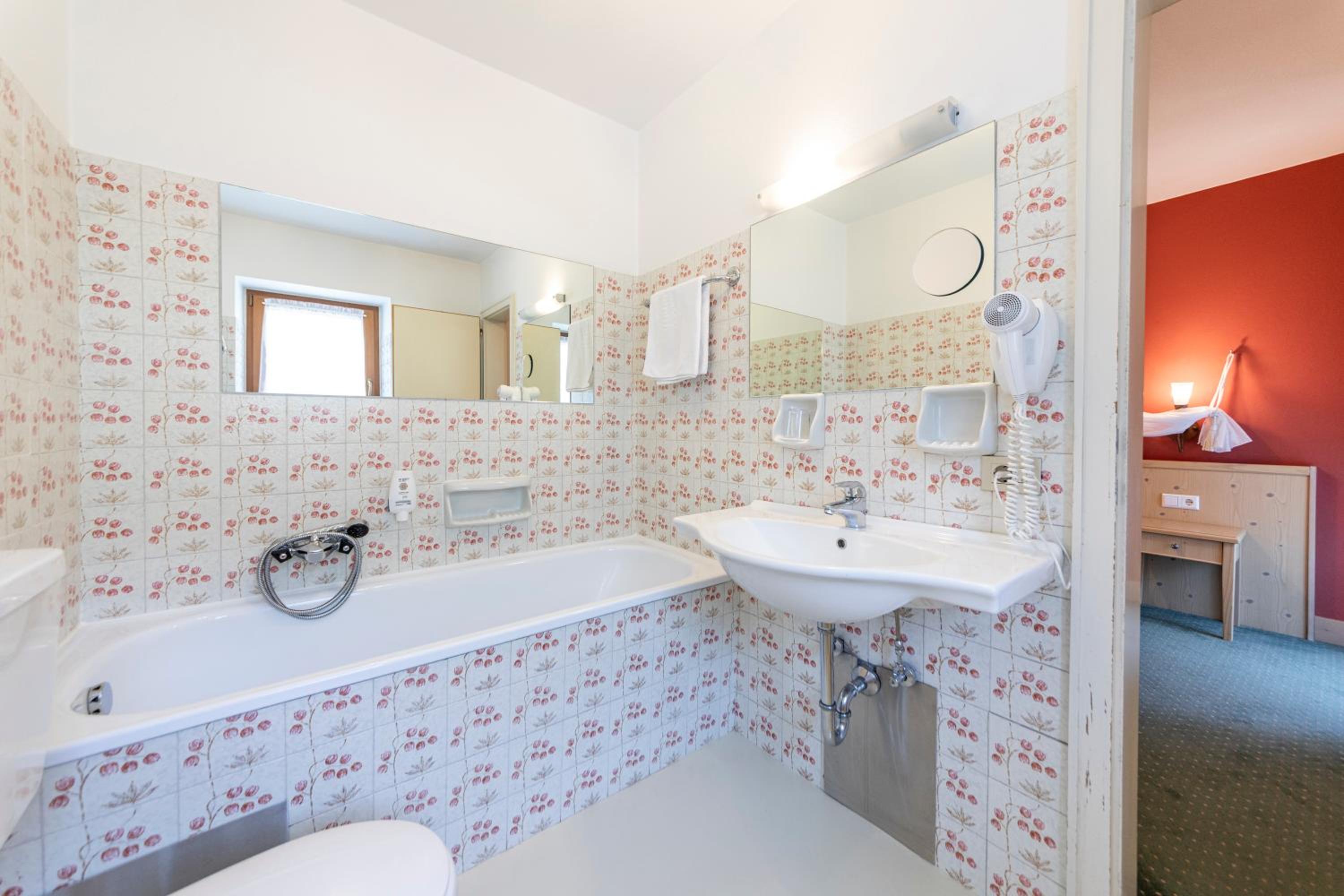 Standard Double or Twin Room photo 2