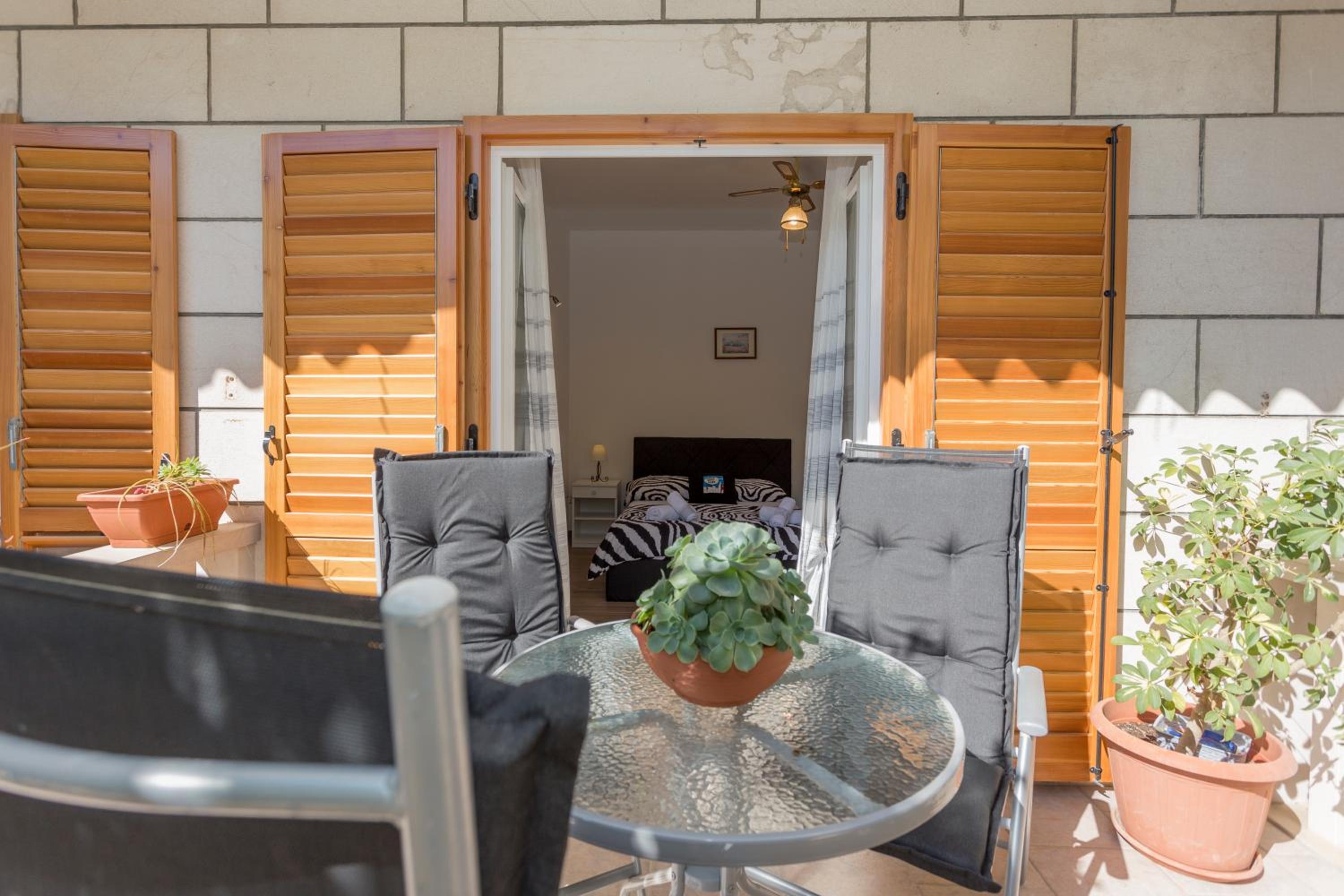 Apartment with Terrace - Photo 16