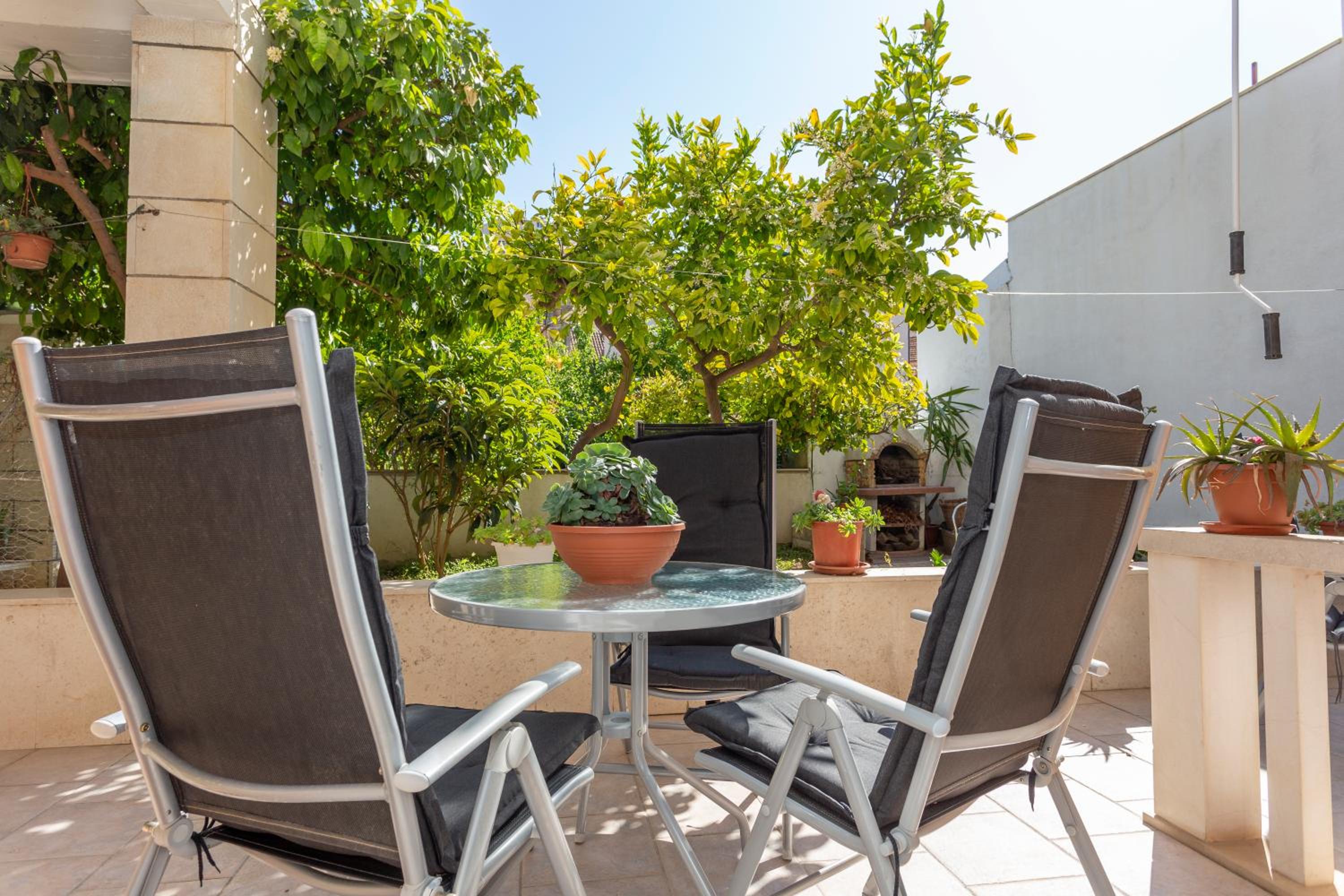 Apartment with Terrace - Photo 23