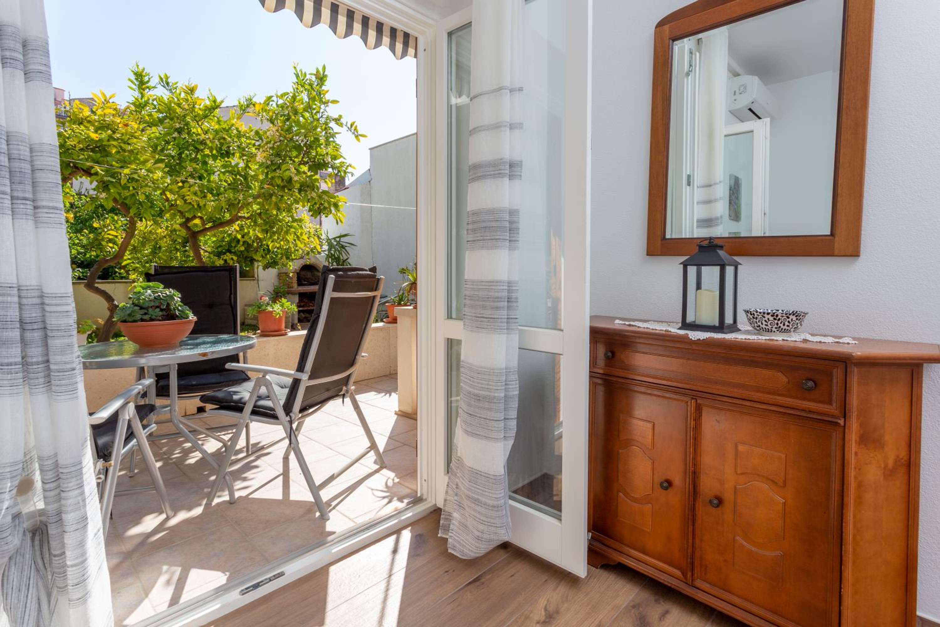 Apartment with Terrace - Photo 3