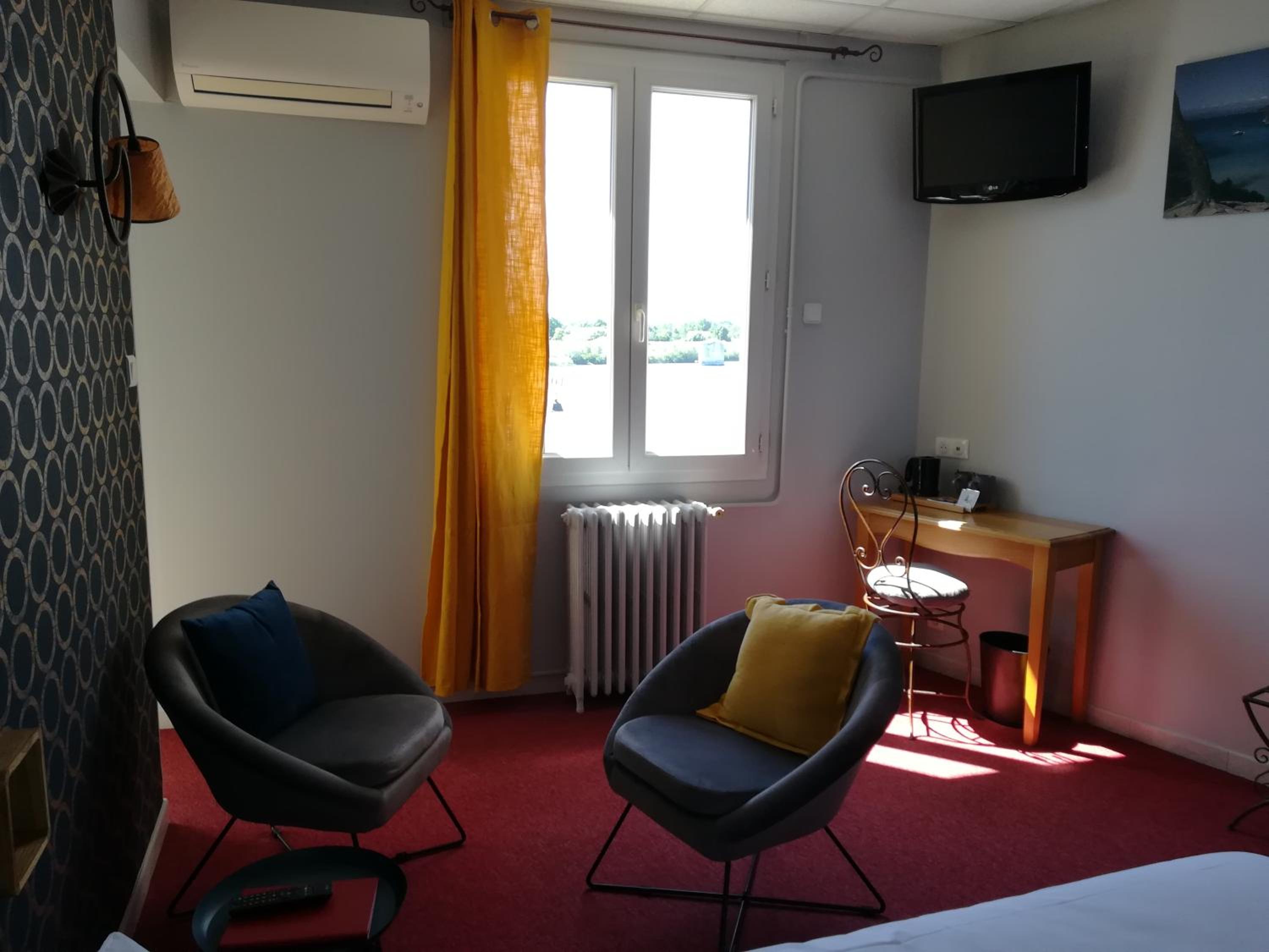 Superior Double Room with Rhône View - Photo 4