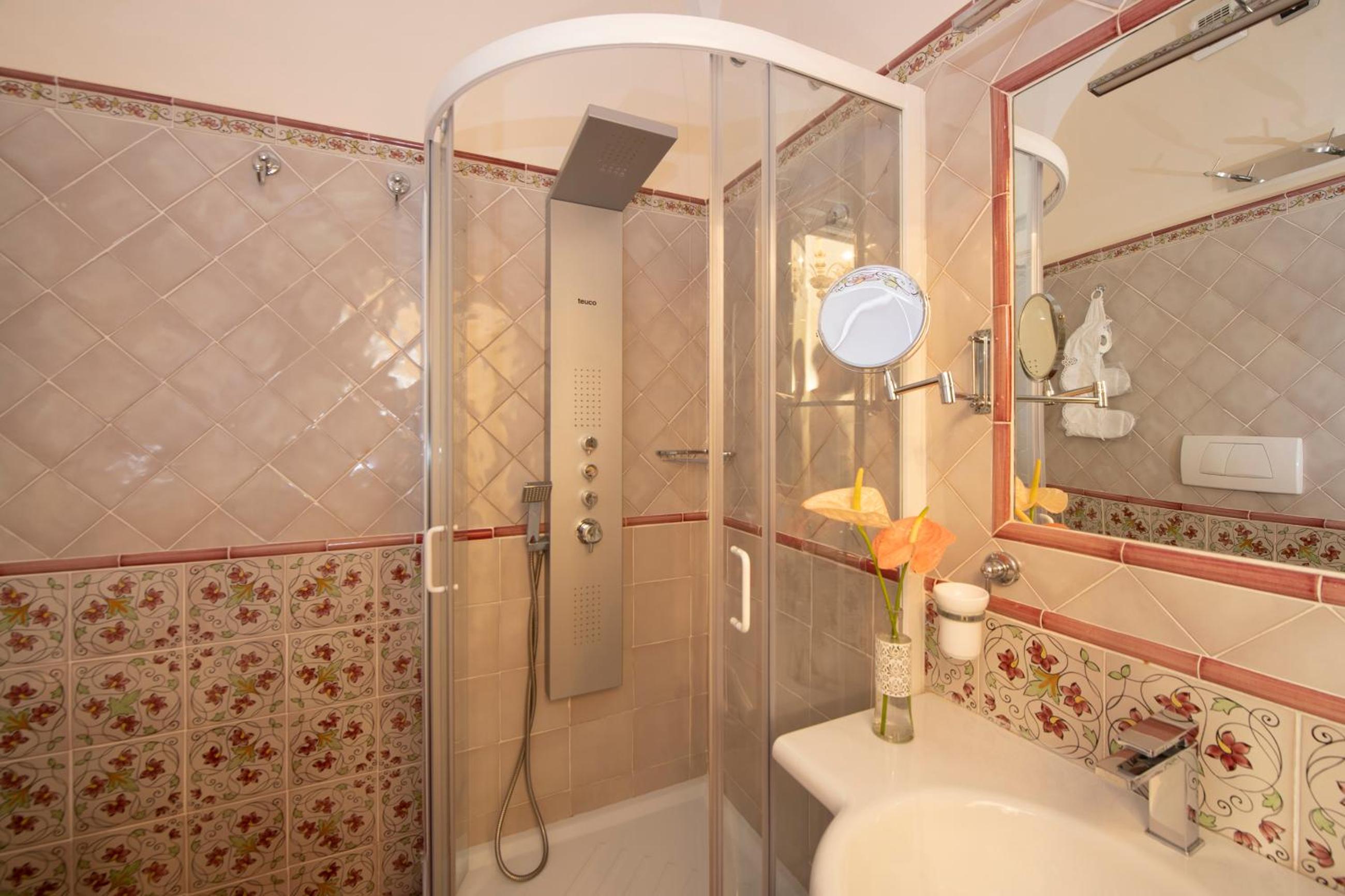 Deluxe Double or Twin Room photo 3
