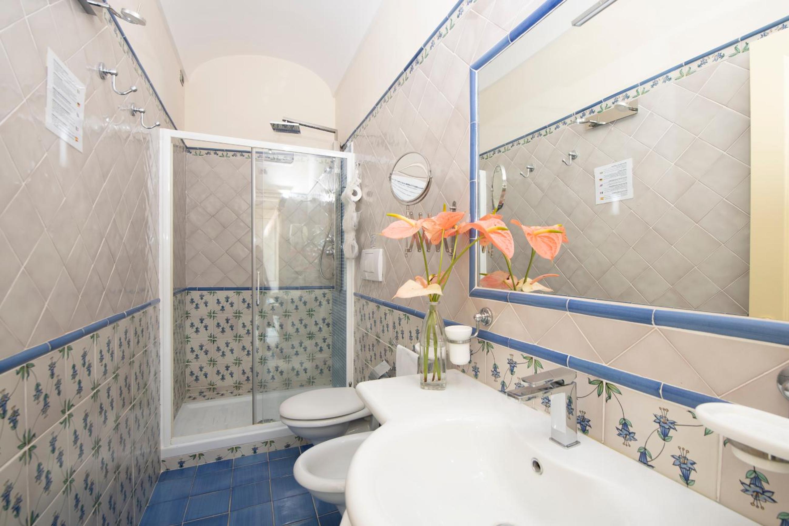 Deluxe Triple Room with Sea View photo 3