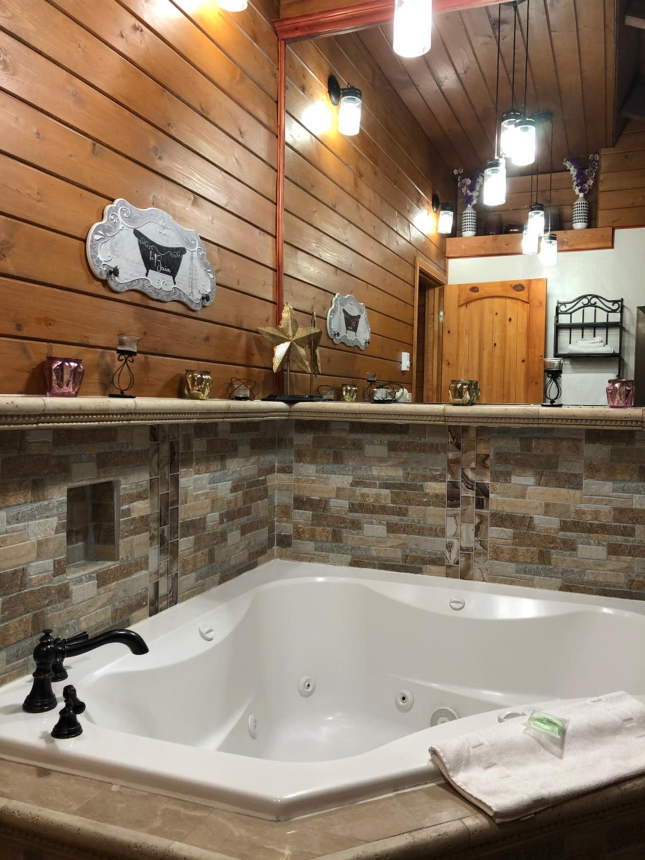 Luxury Suite with Spa Bath - Photo 4