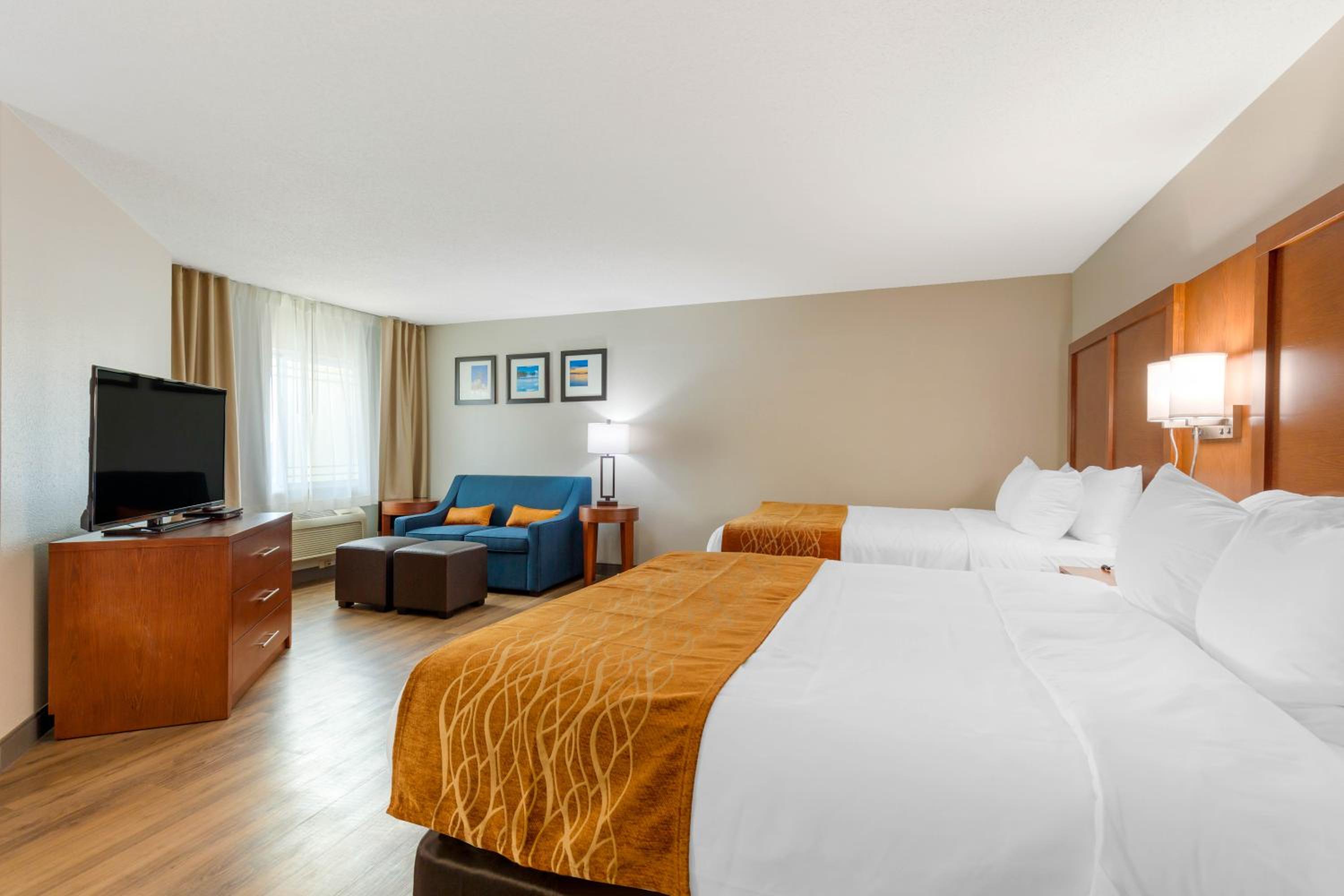 Efficiency Queen Suite with Two Queen Beds - Accessible/Non-Smoking photo 1