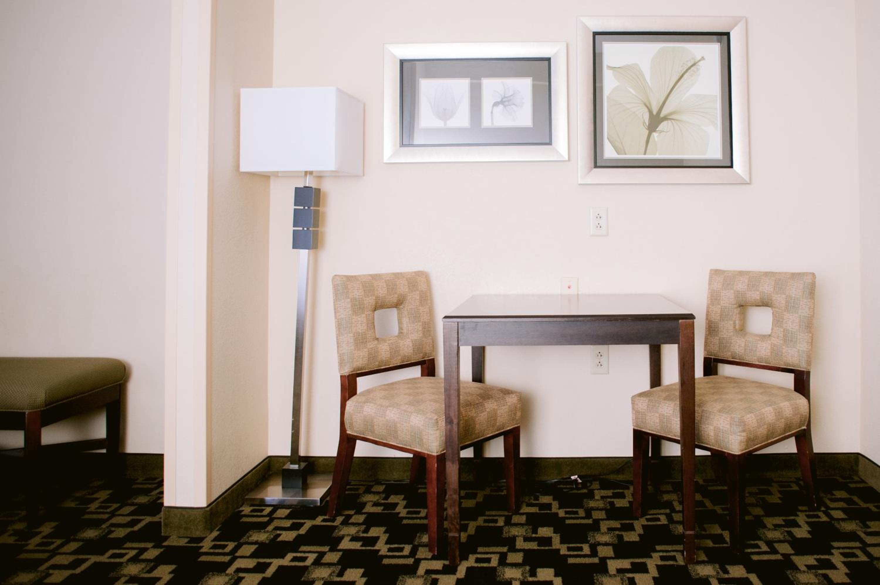 Queen Suite with Two Queen Beds and Single Sofa Bed - Photo 12