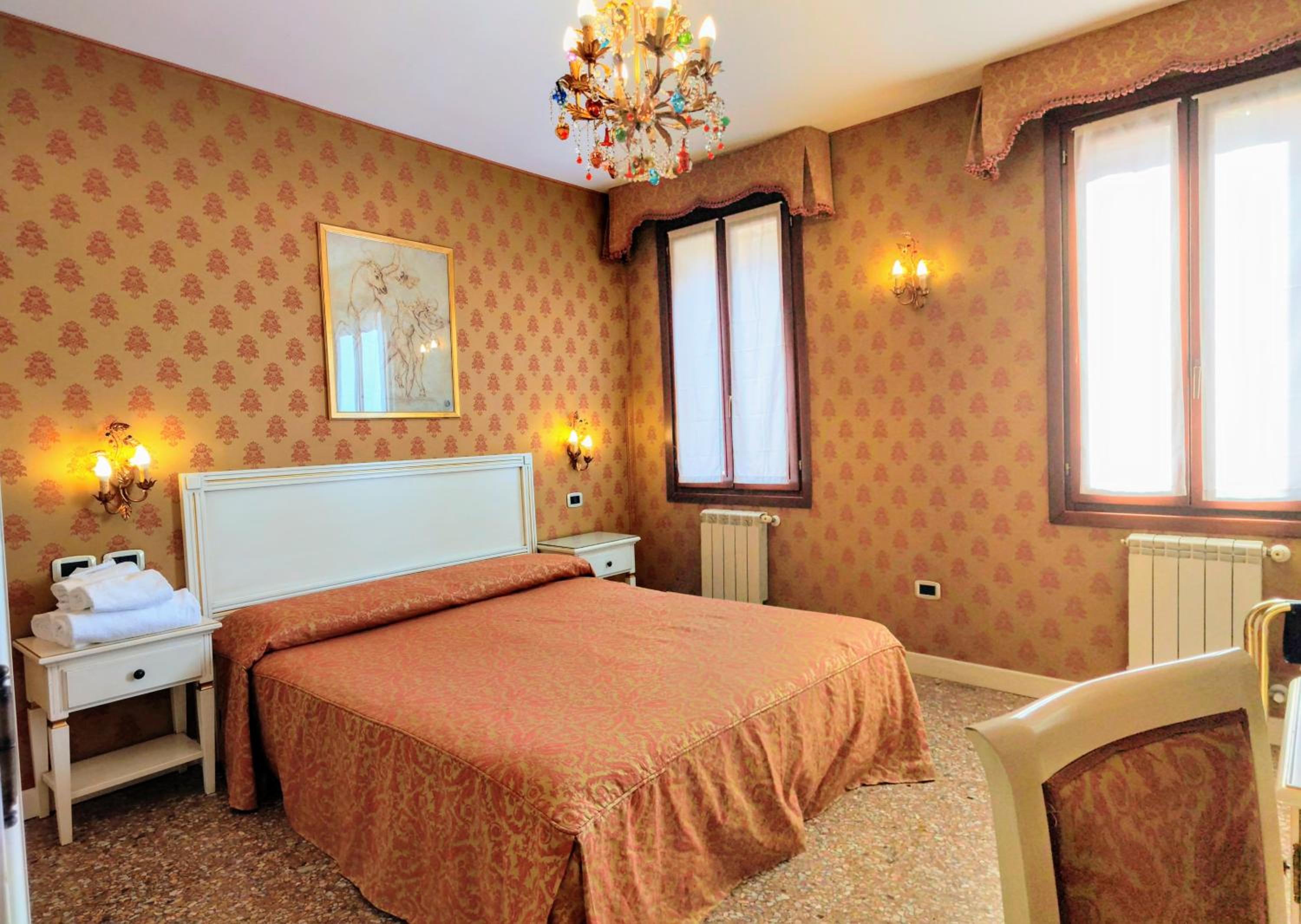 Large Double Room photo 1
