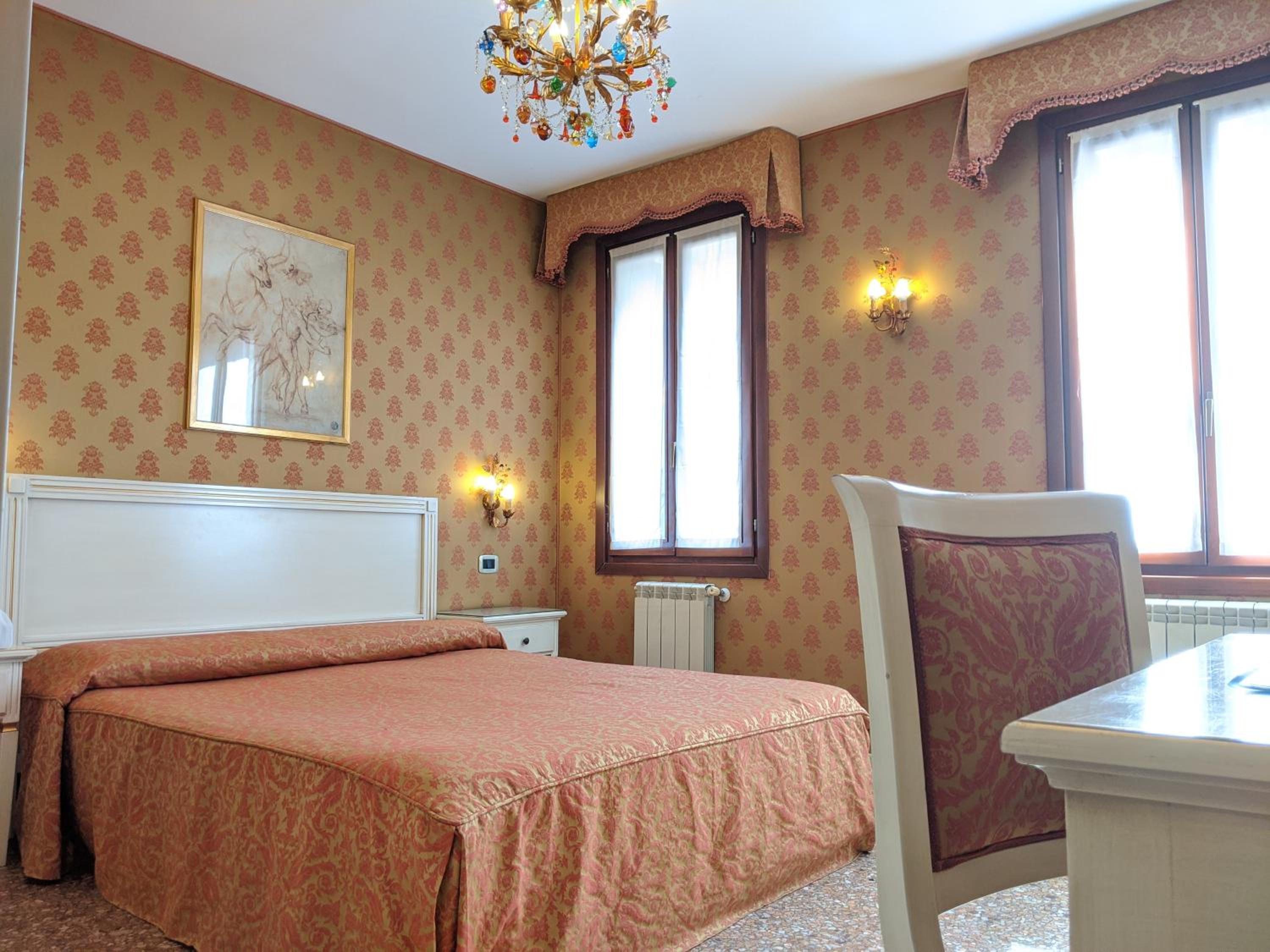 Large Double Room photo 3