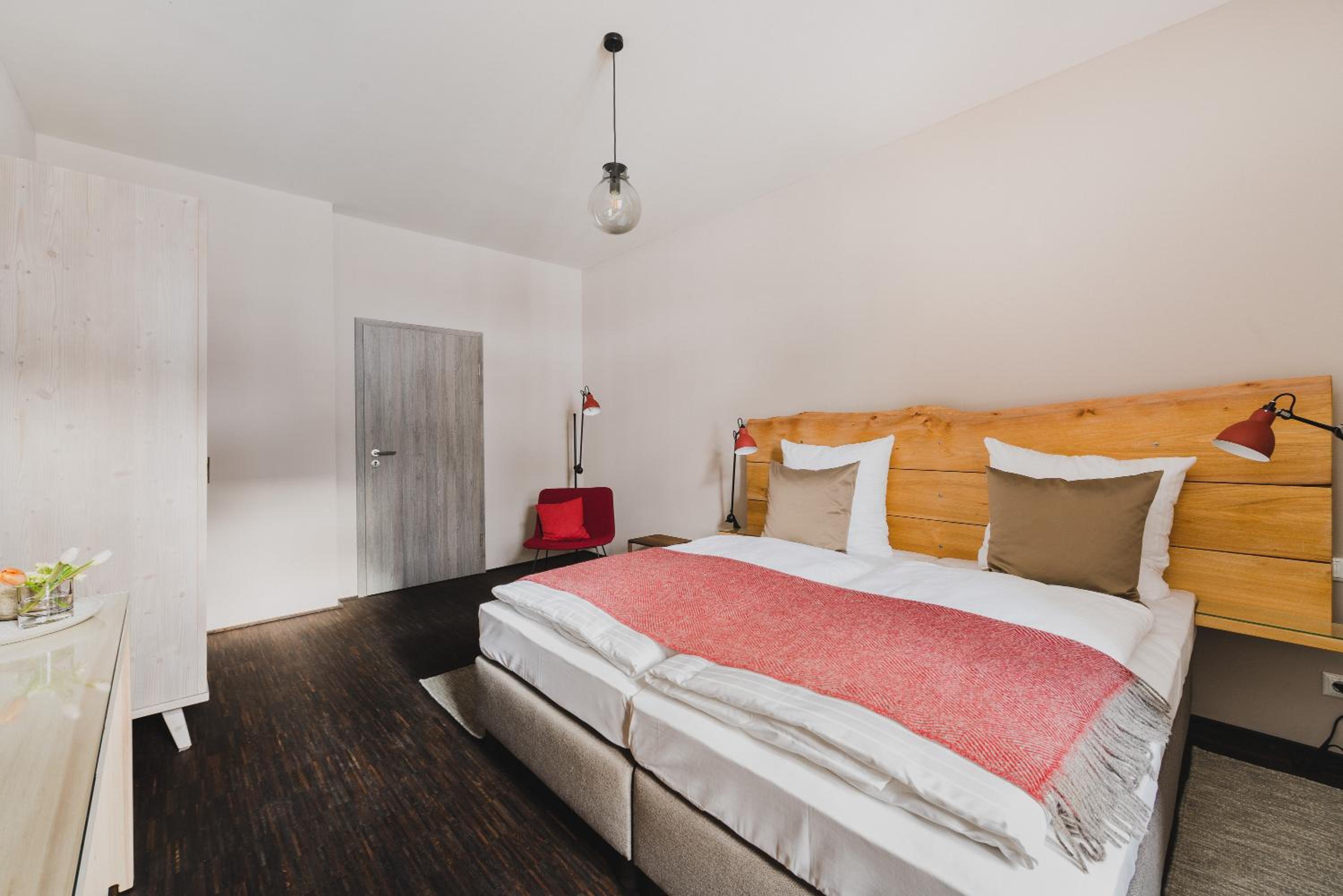 One-Bedroom Apartment - Photo 7