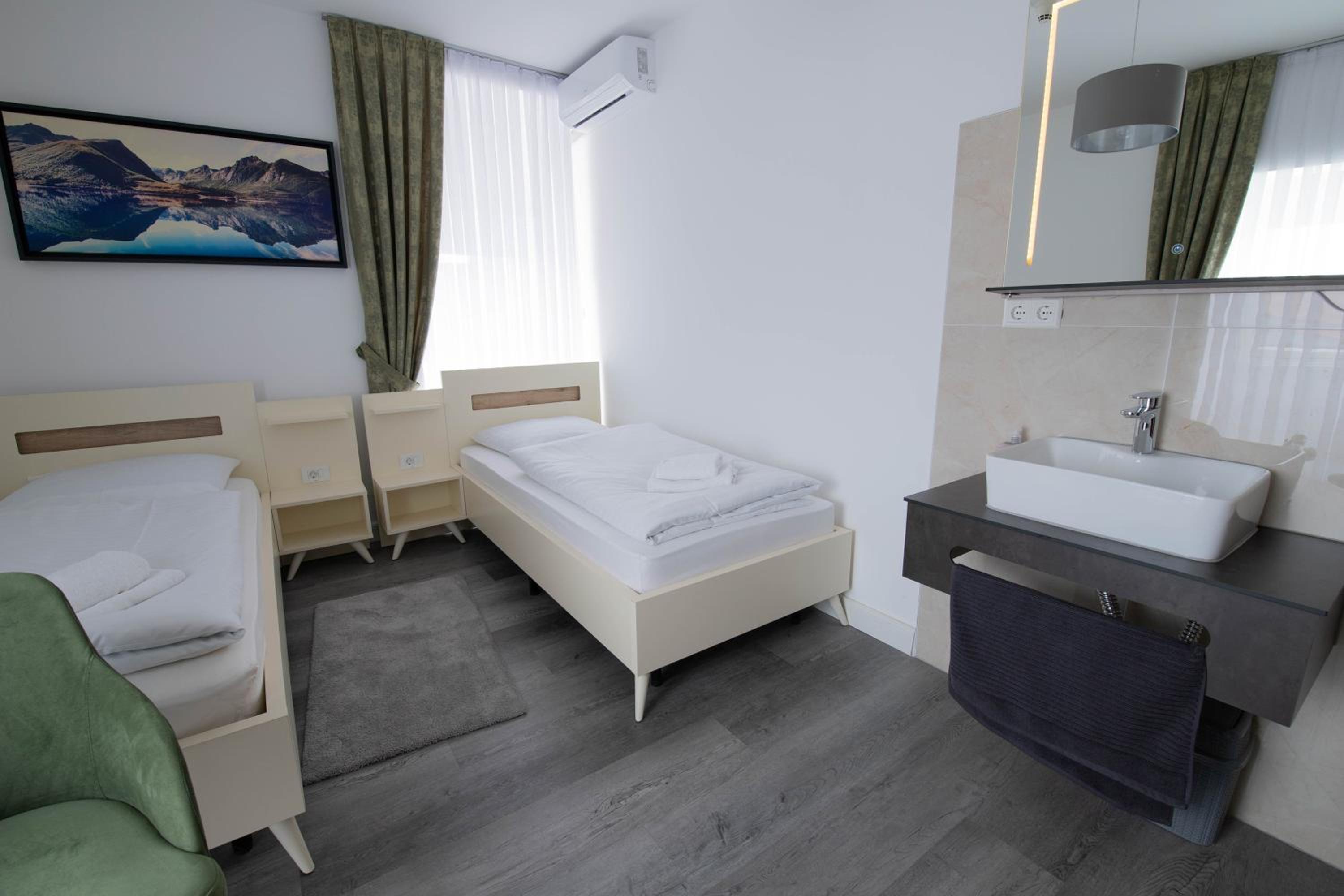 Standard Twin Room photo 2