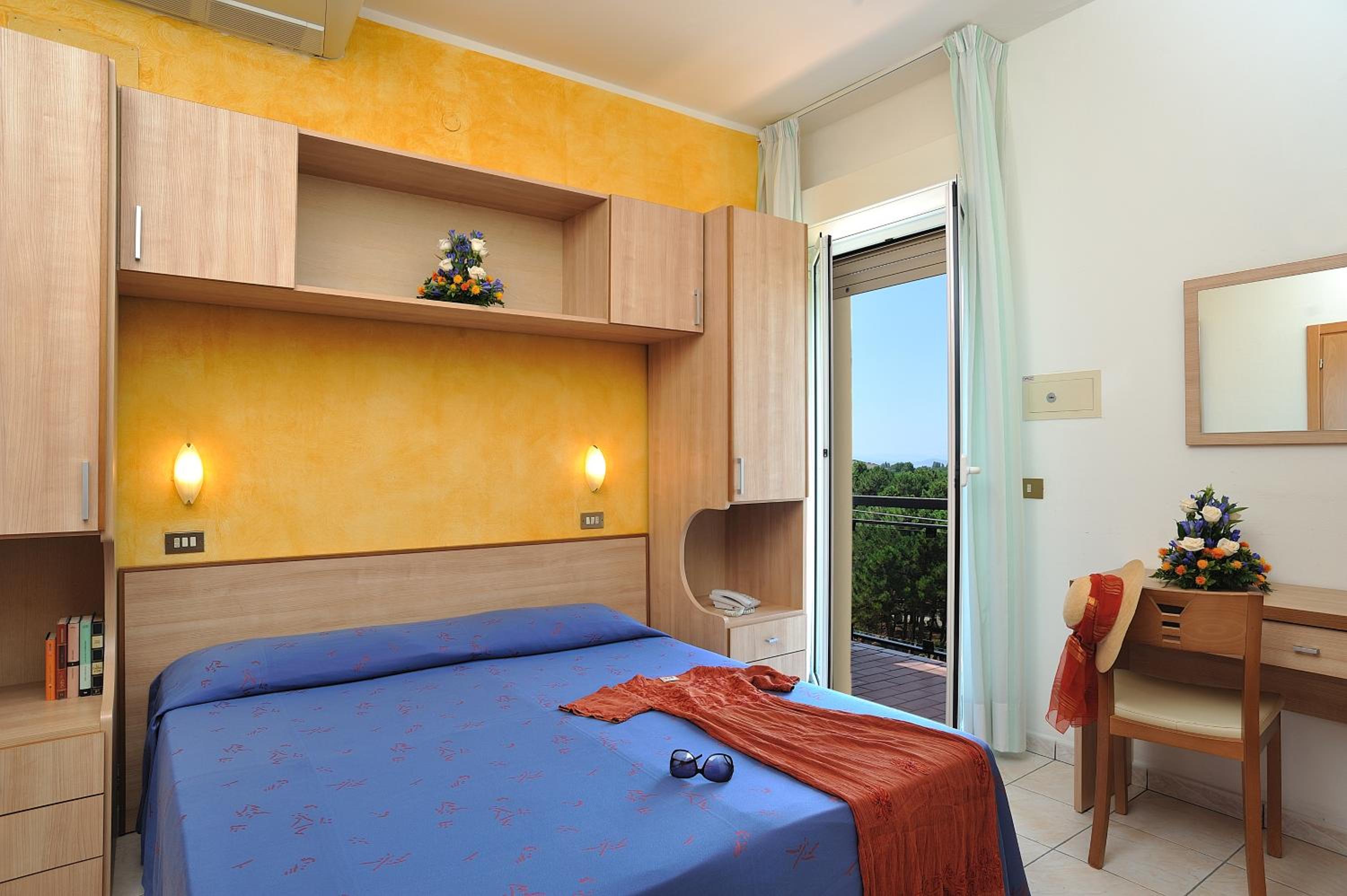 Triple Room with Beach Package - Photo 5