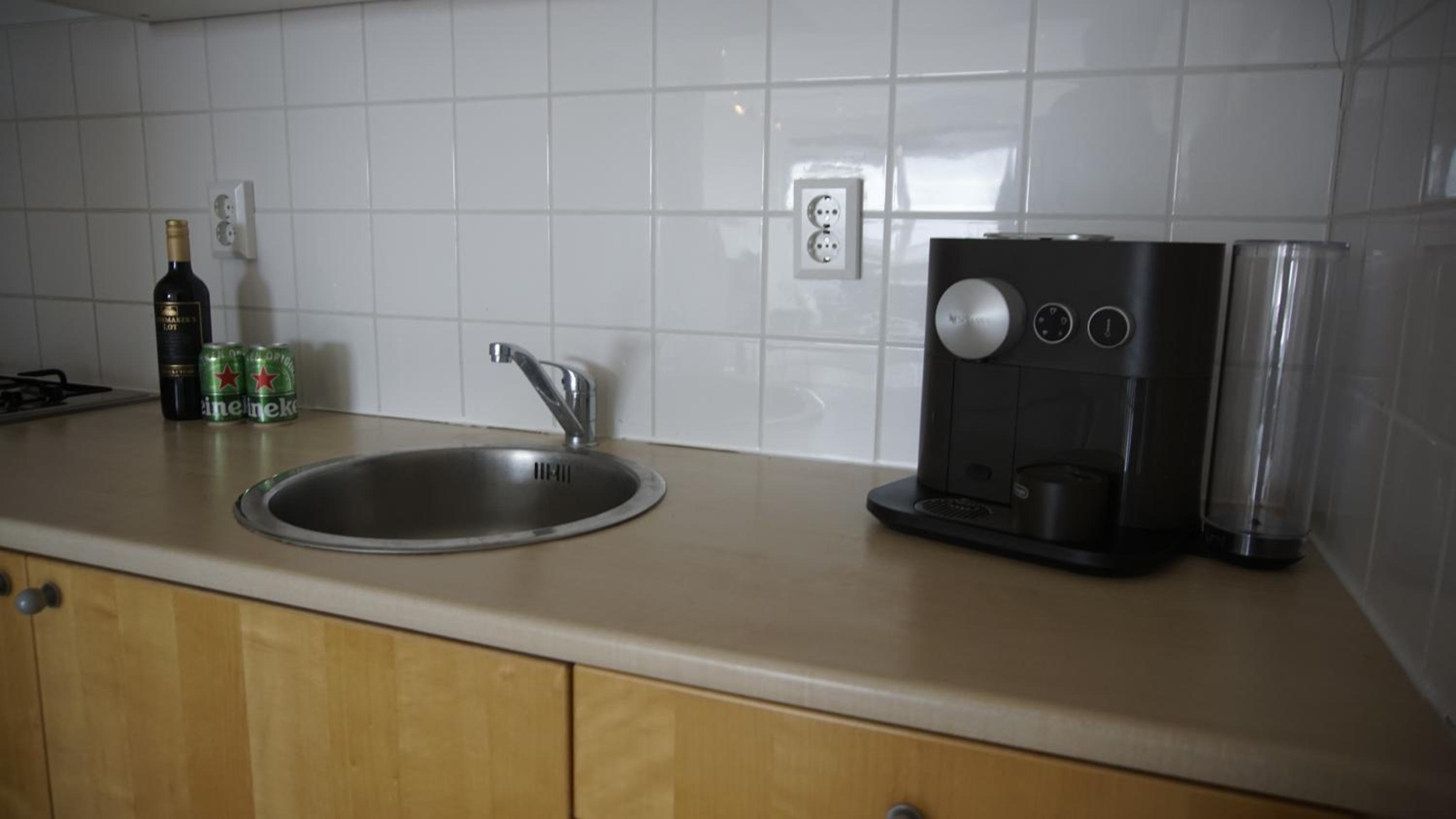 Deluxe Family Suite - Photo 7