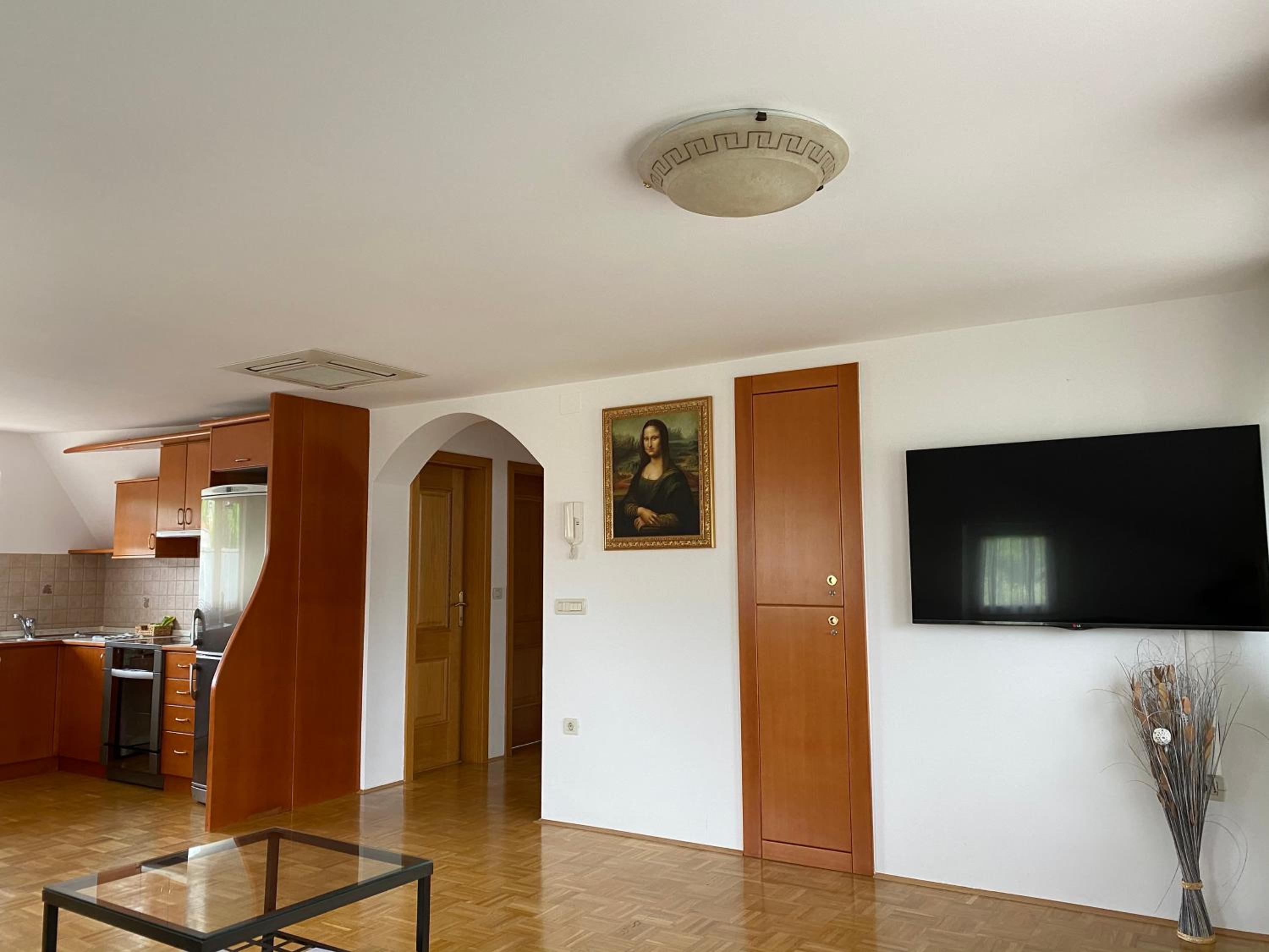 One-Bedroom Apartment with Castle View photo 2