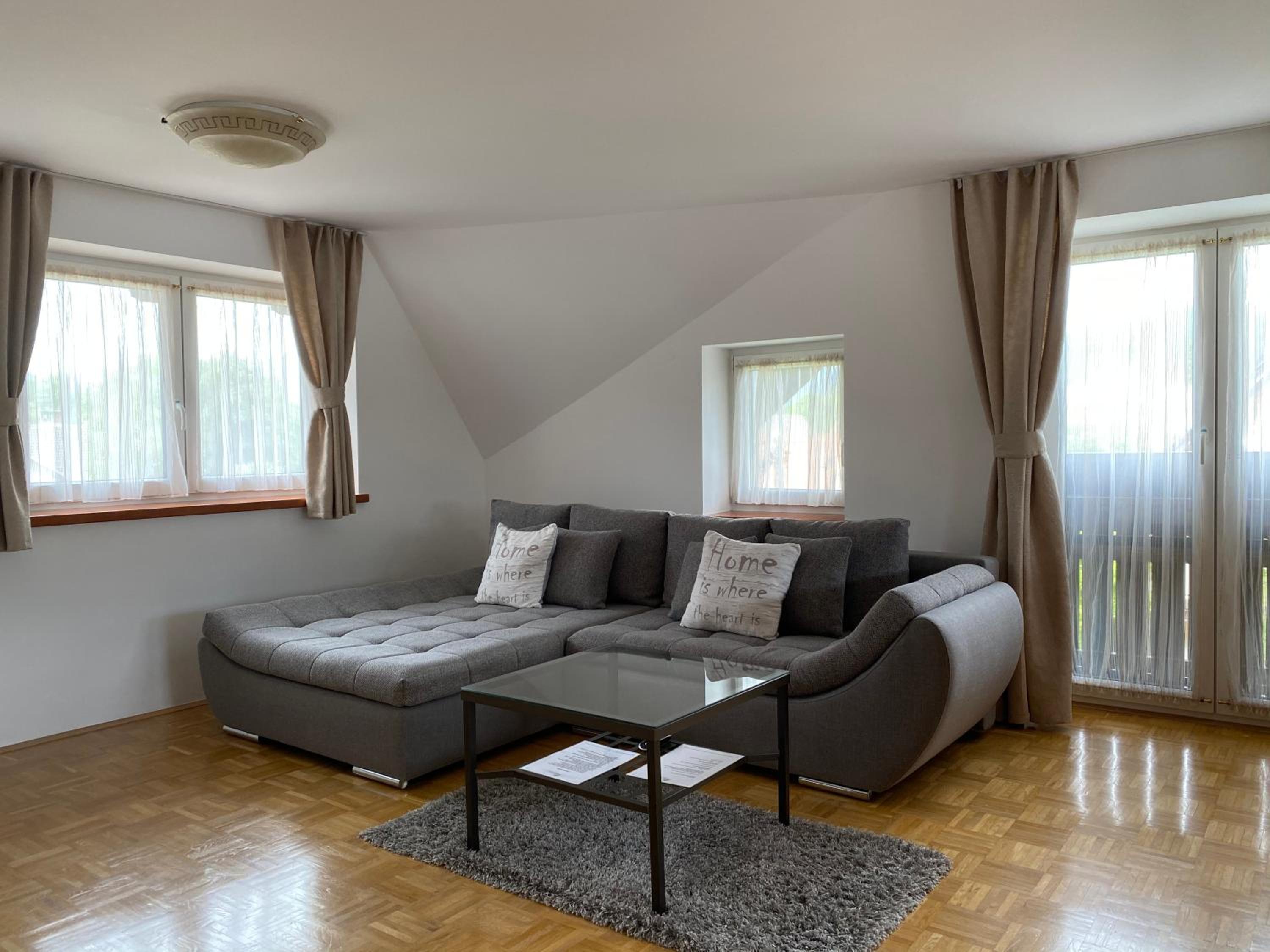 One-Bedroom Apartment with Castle View photo 3