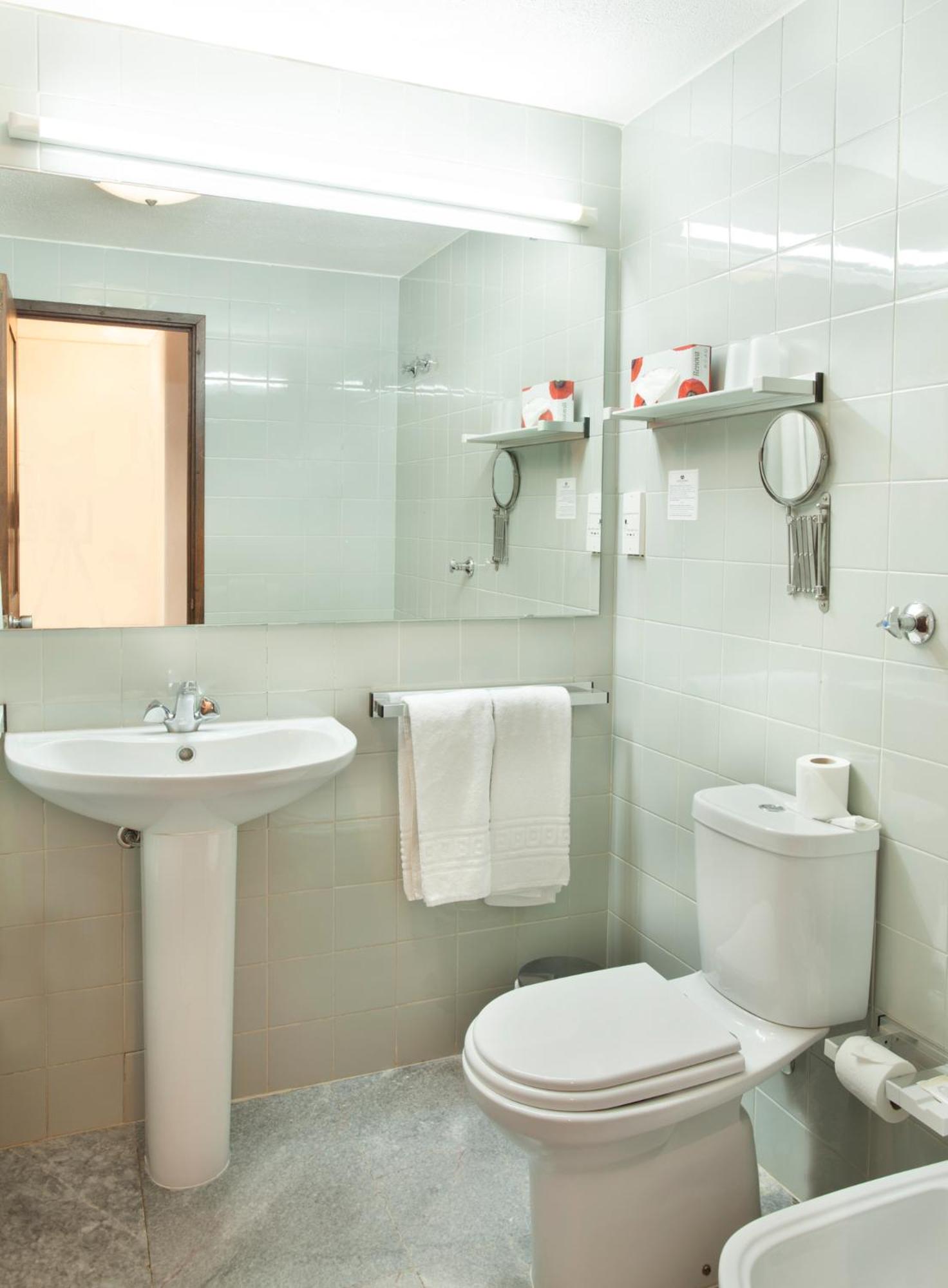 Twin Room with Sea View - Photo 7