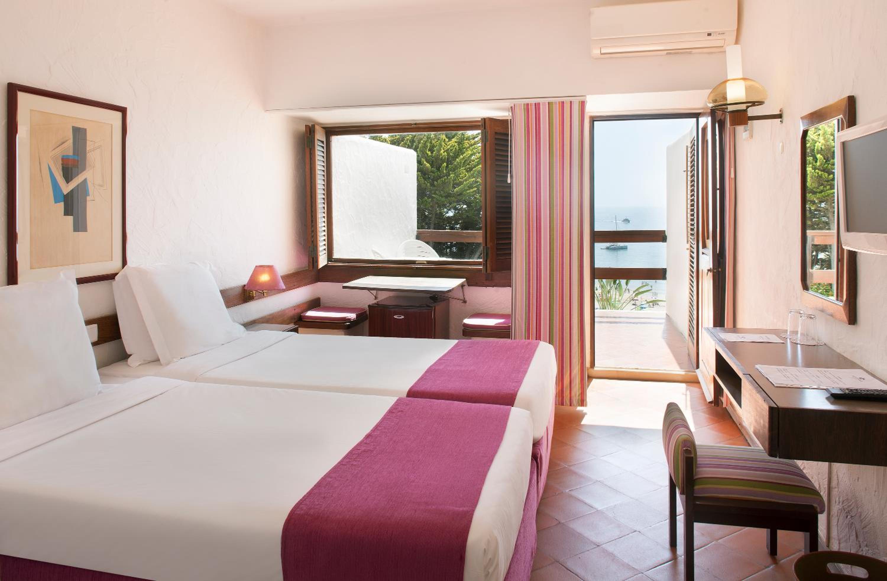 Twin Room with Sea View - Photo 6