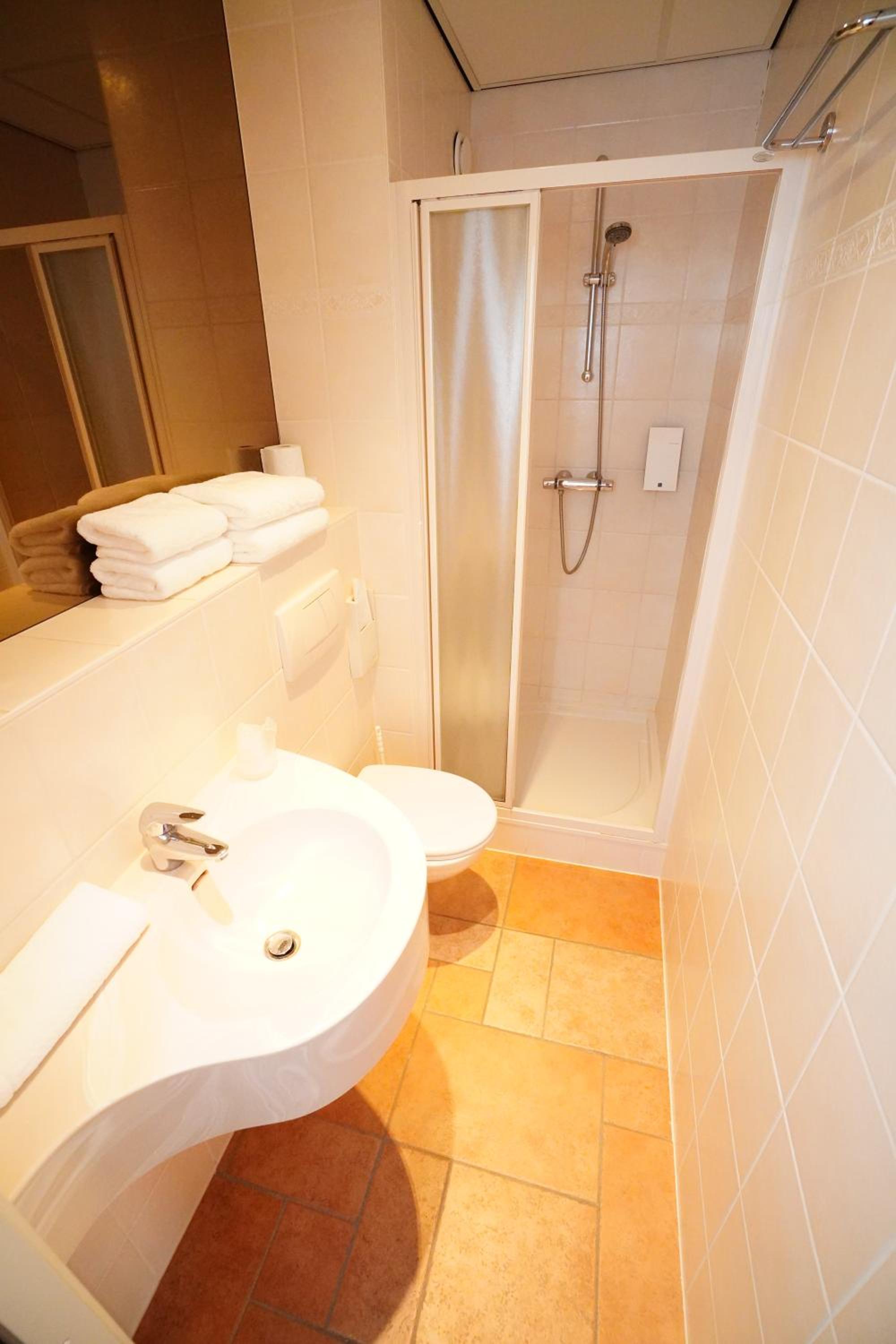 Deluxe Twin Room - Photo 22
