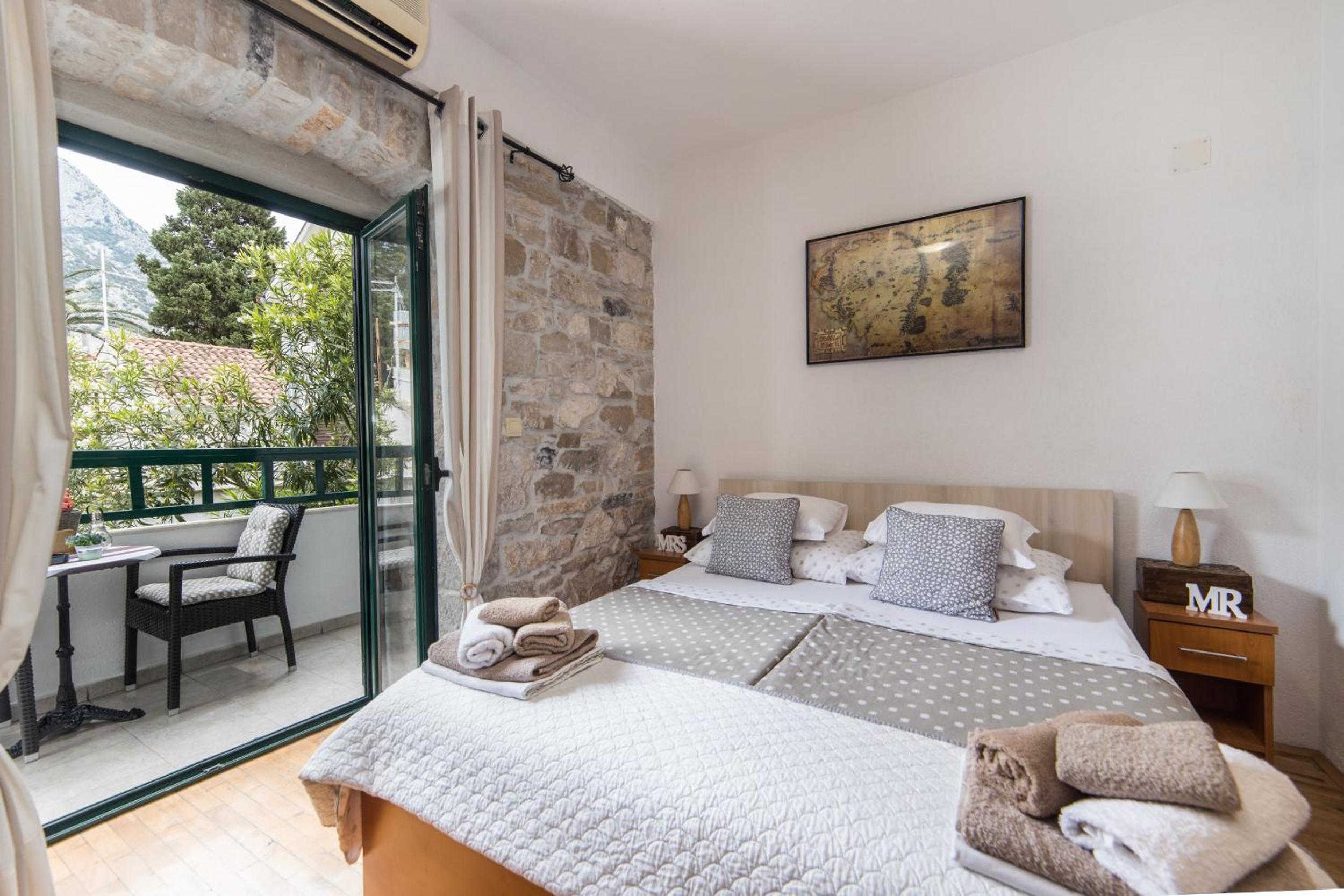 Apartment with Balcony photo 1