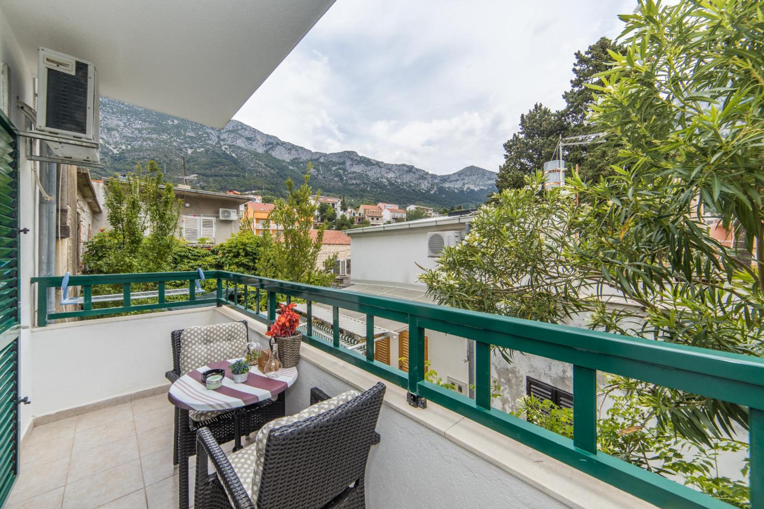 Apartment with Balcony photo 3