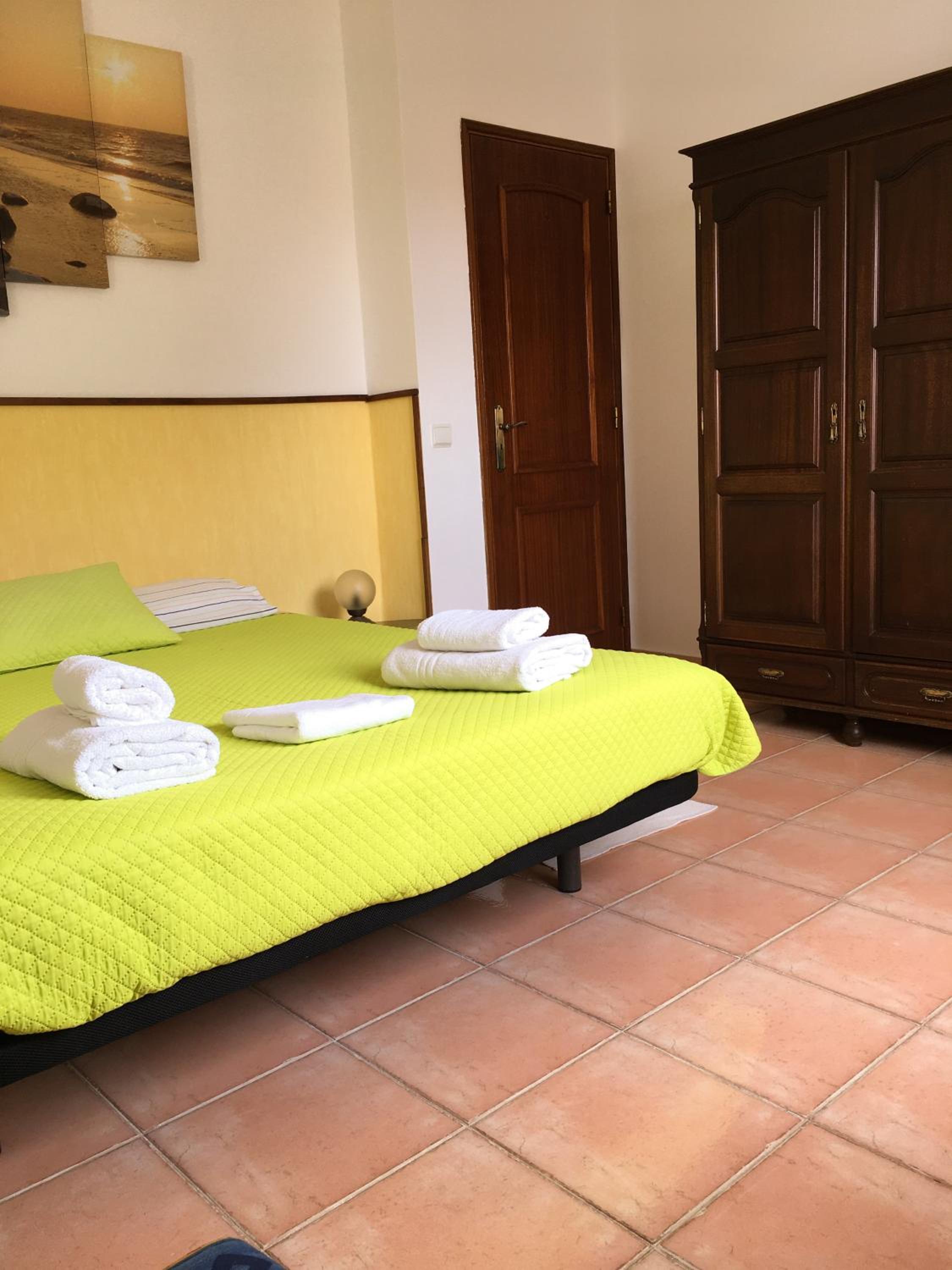 Quarto Duplo Standard com Banheiro Compartilhado