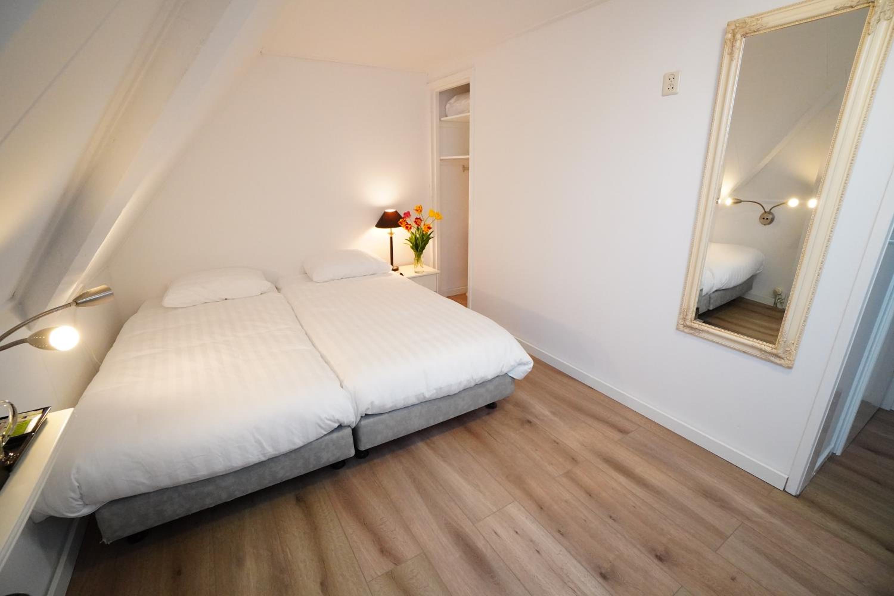 Budget Twin Room - Photo 14